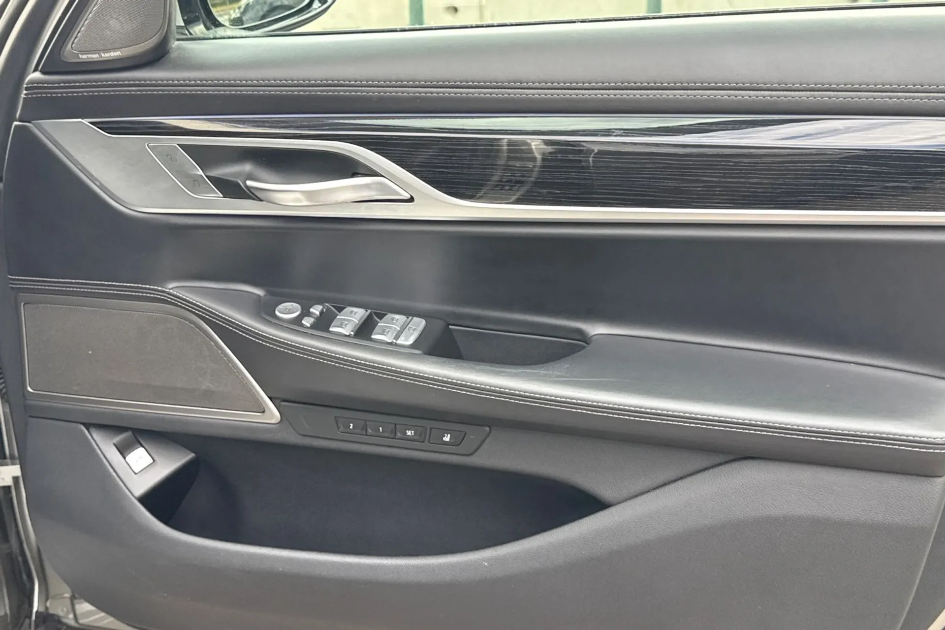 BMW 7 SERIES thumbnail image number 45