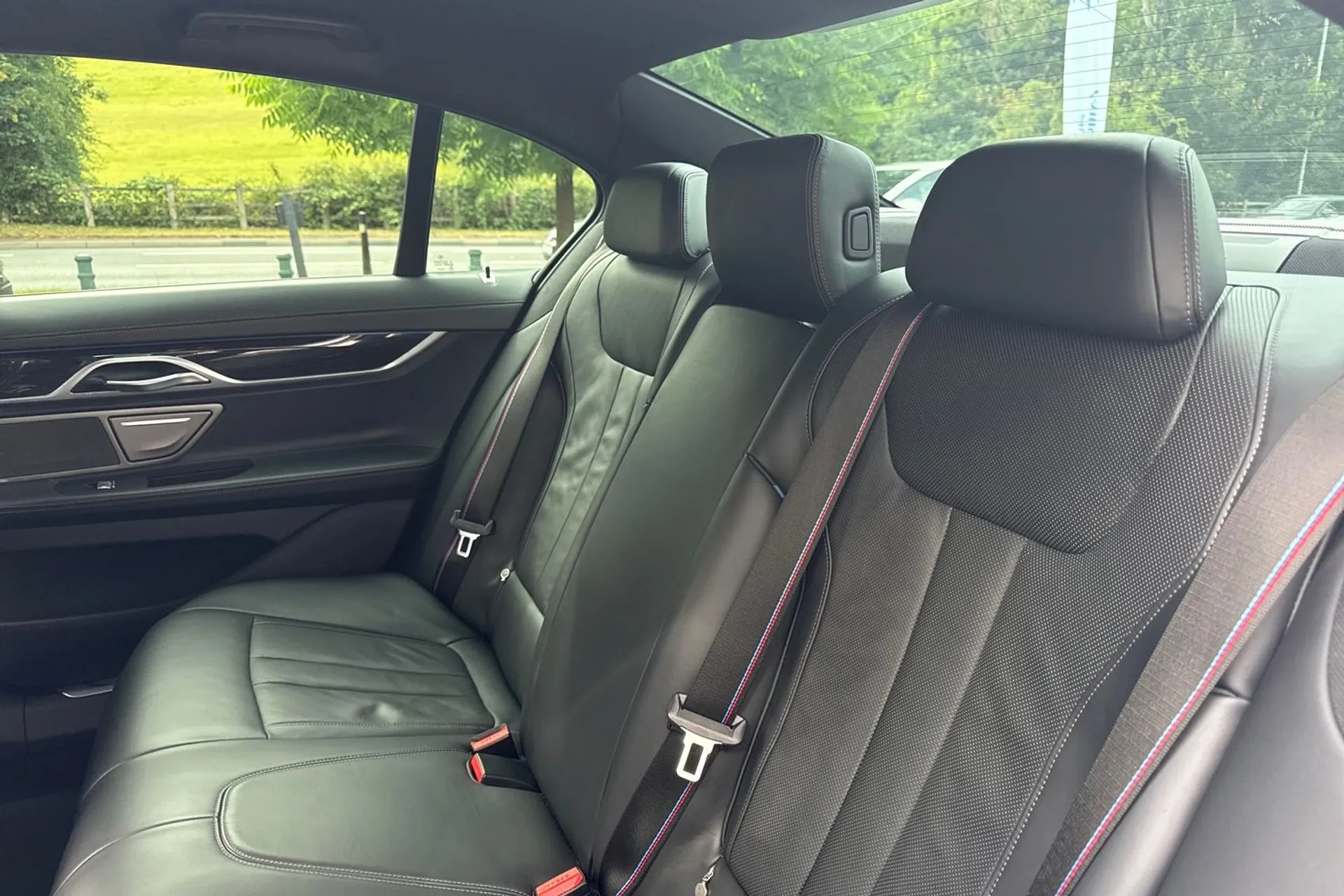 BMW 7 SERIES thumbnail image number 28