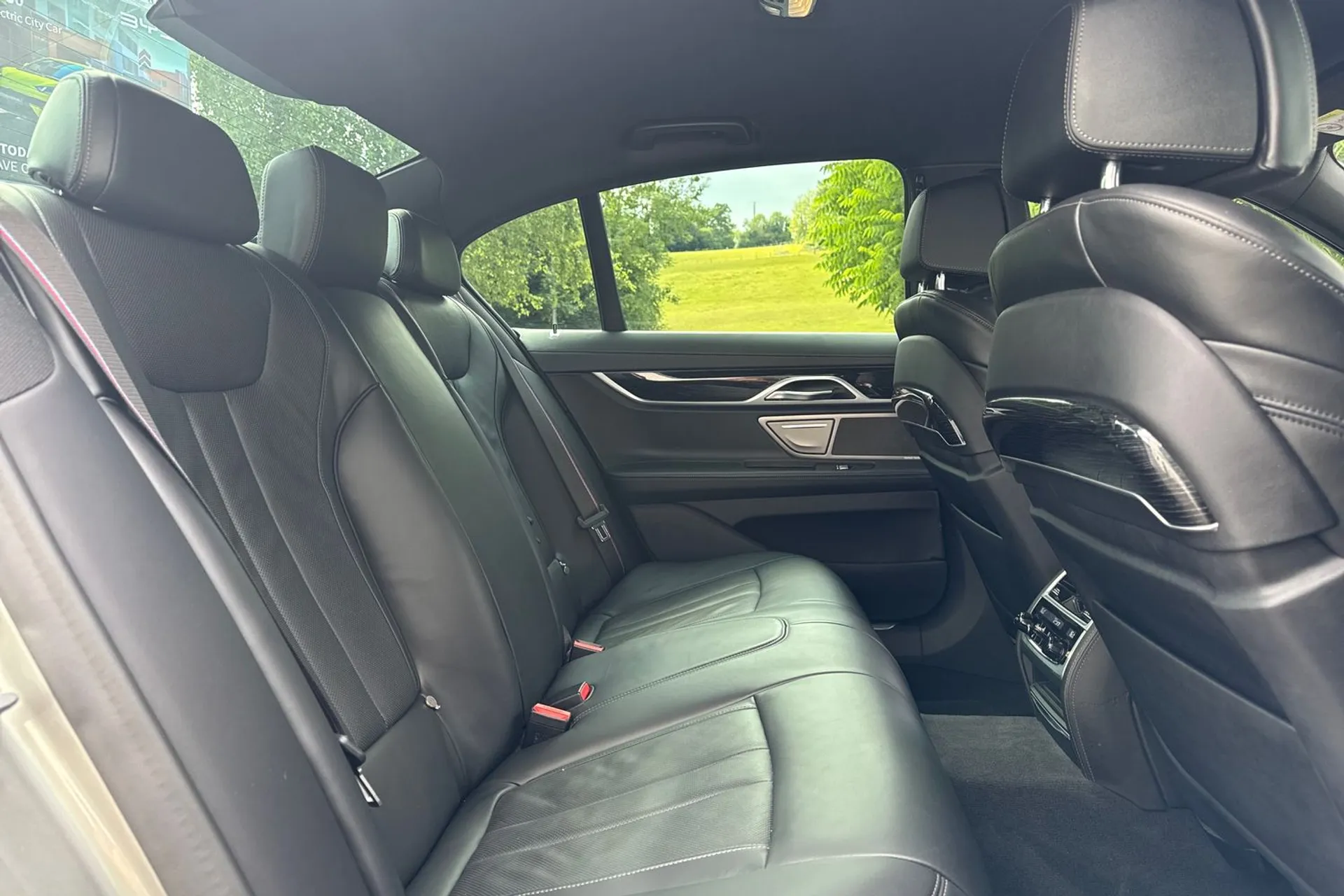BMW 7 SERIES thumbnail image number 16
