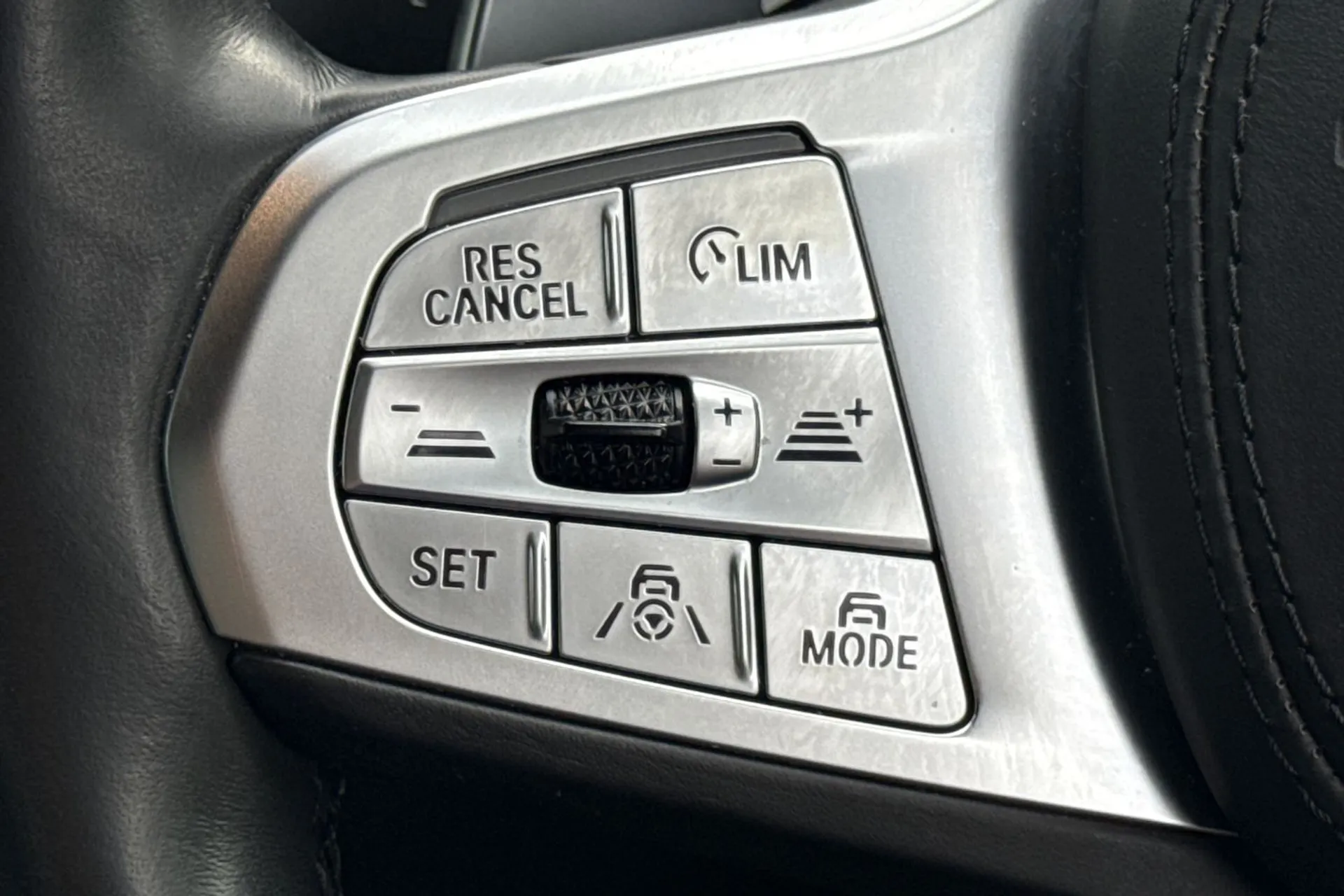 BMW 7 SERIES thumbnail image number 42