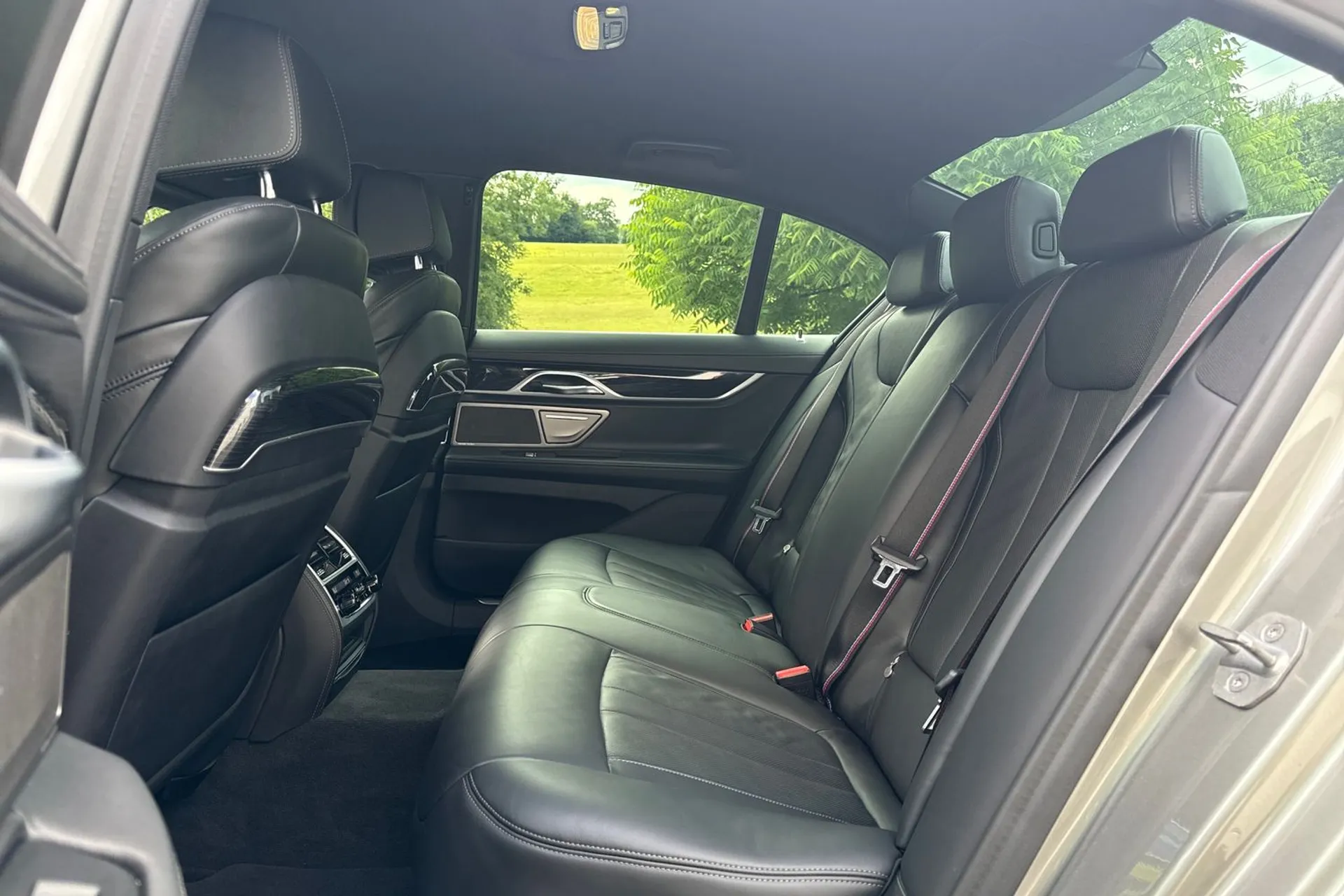 BMW 7 SERIES thumbnail image number 12