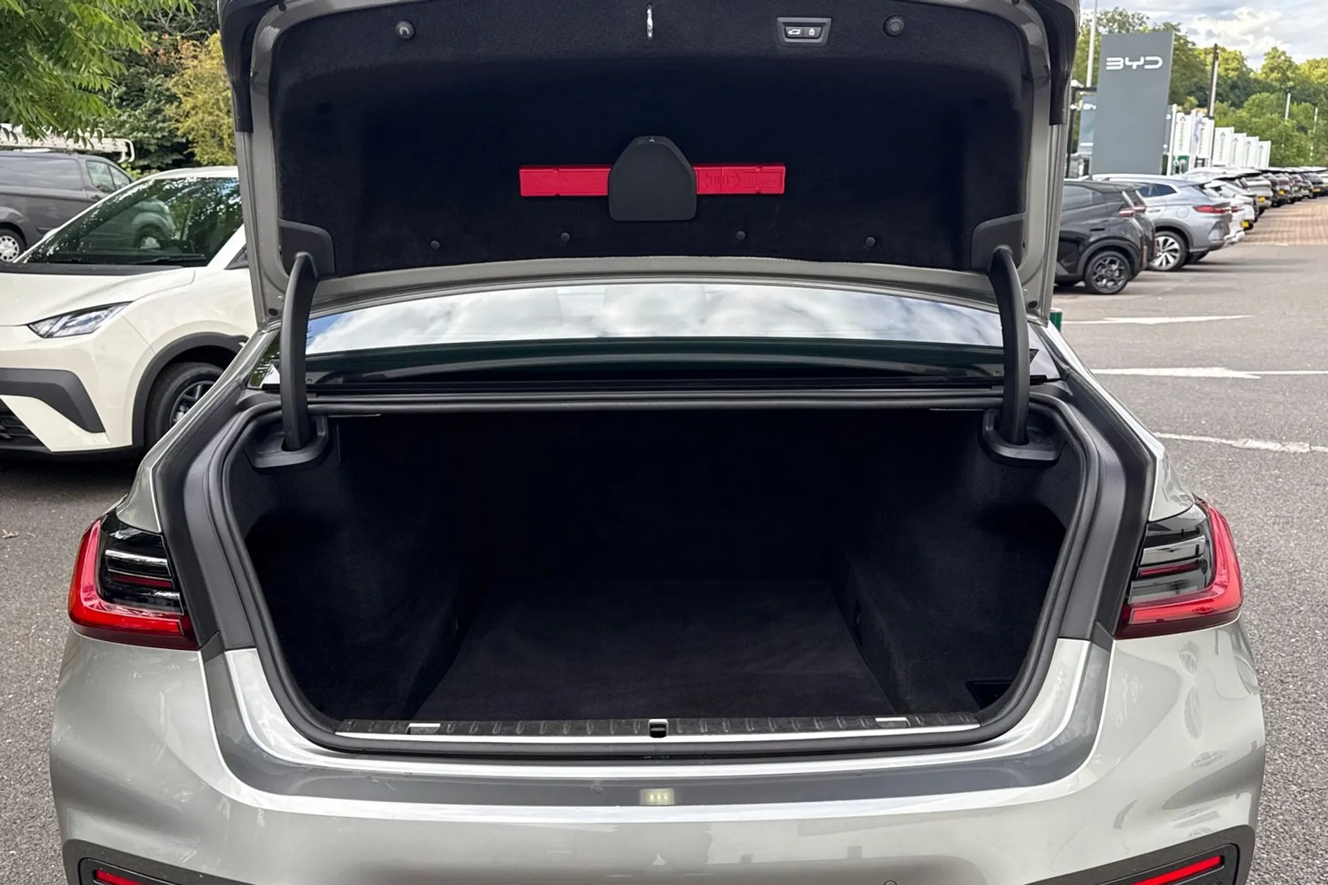 BMW 7 SERIES thumbnail image number 32