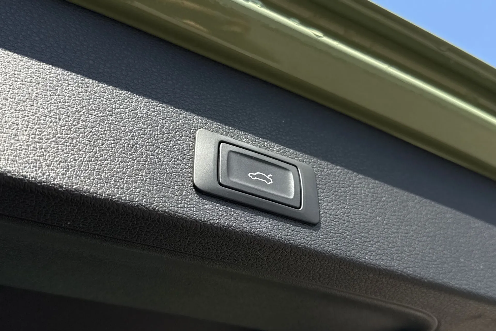 Audi Q2 thumbnail image number 19