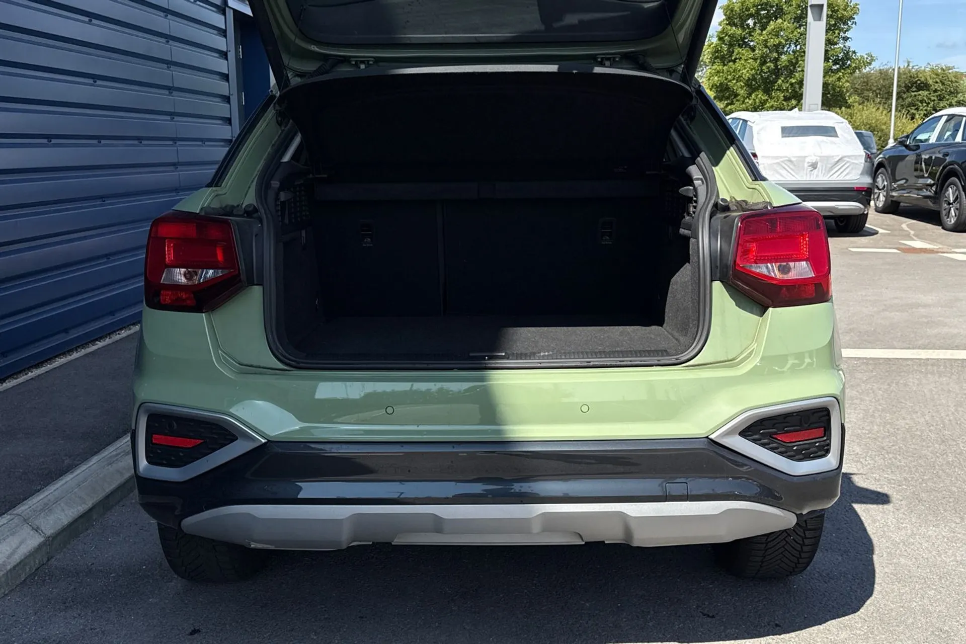 Audi Q2 thumbnail image number 18
