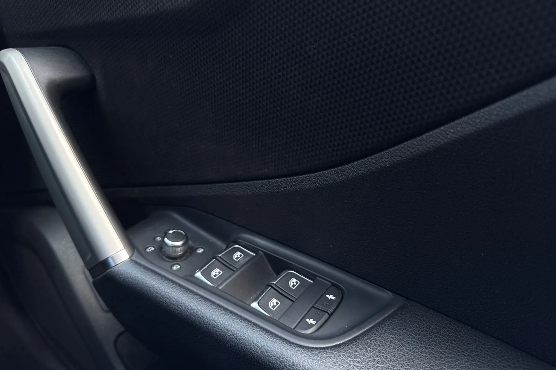 Audi Q2 thumbnail image number 40