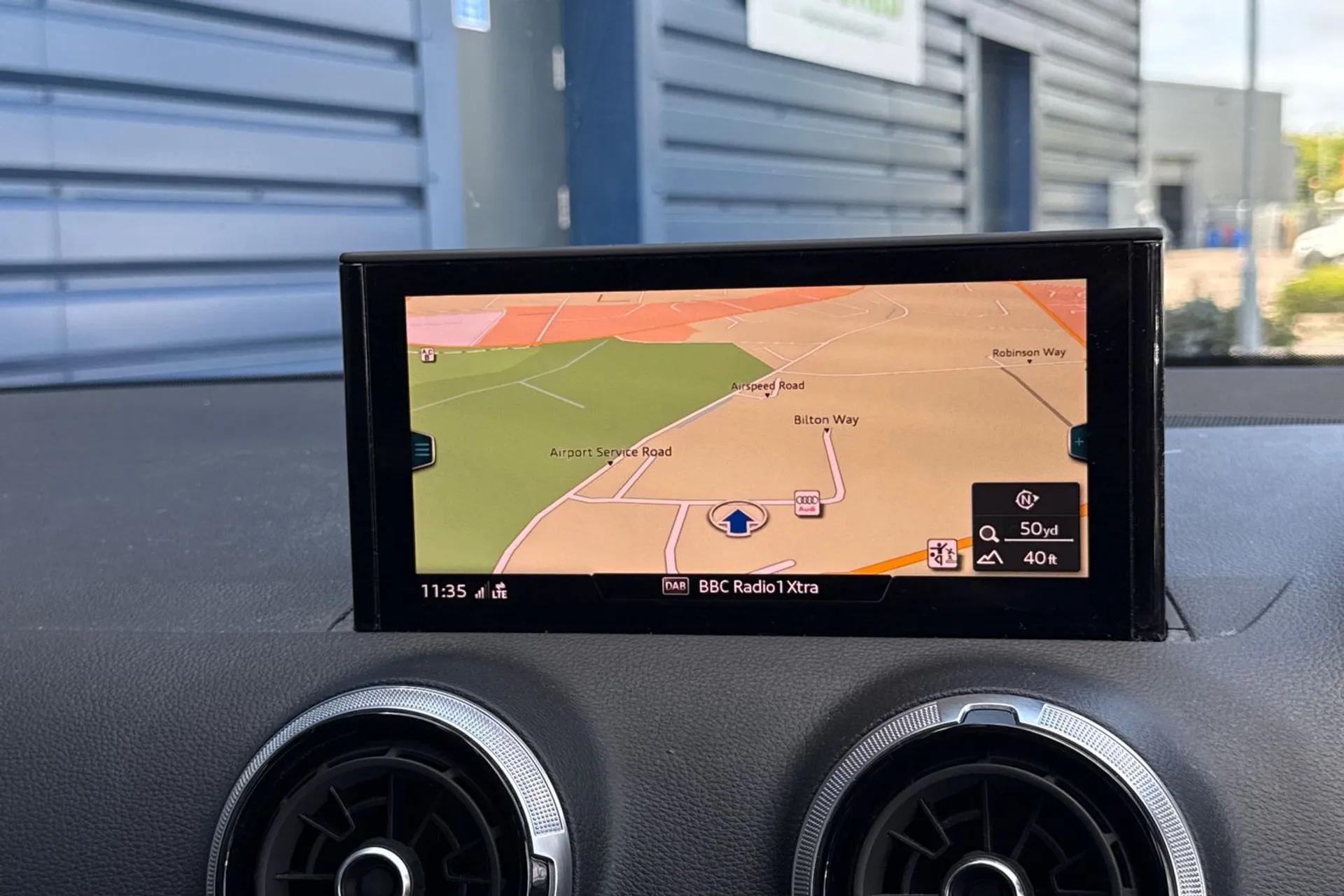 Audi Q2 thumbnail image number 3