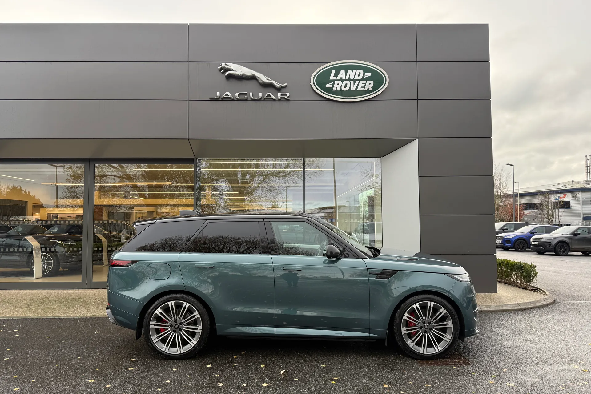 LAND ROVER RANGE ROVER SPORT thumbnail image number 2