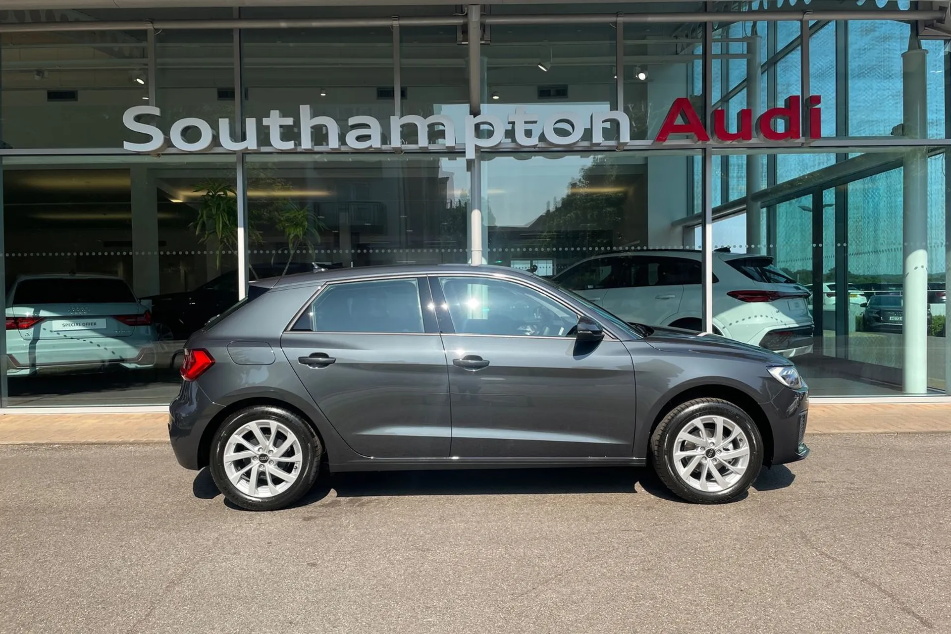 Audi A1 thumbnail image number 2