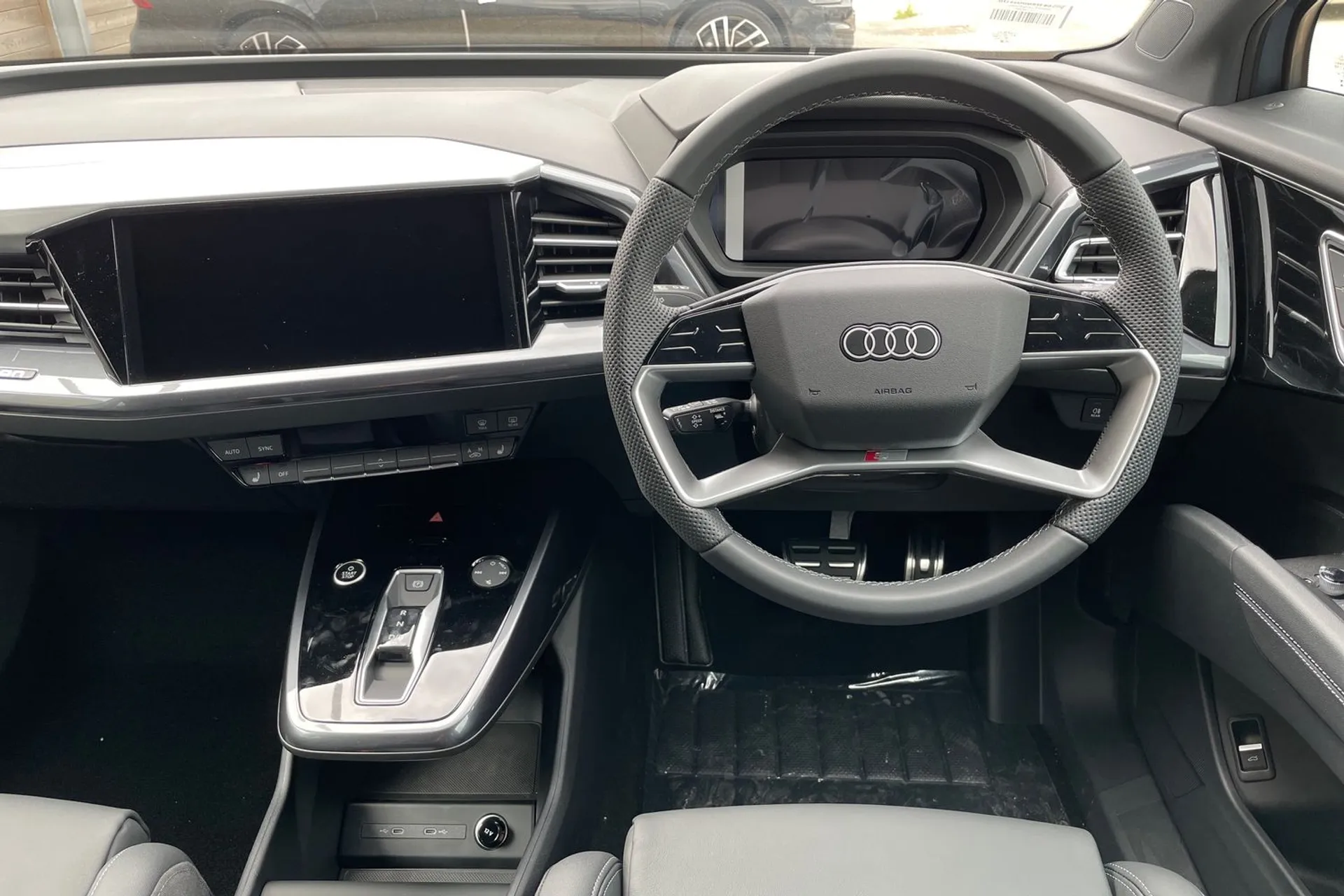 Audi Q4 e-tron thumbnail image number 4