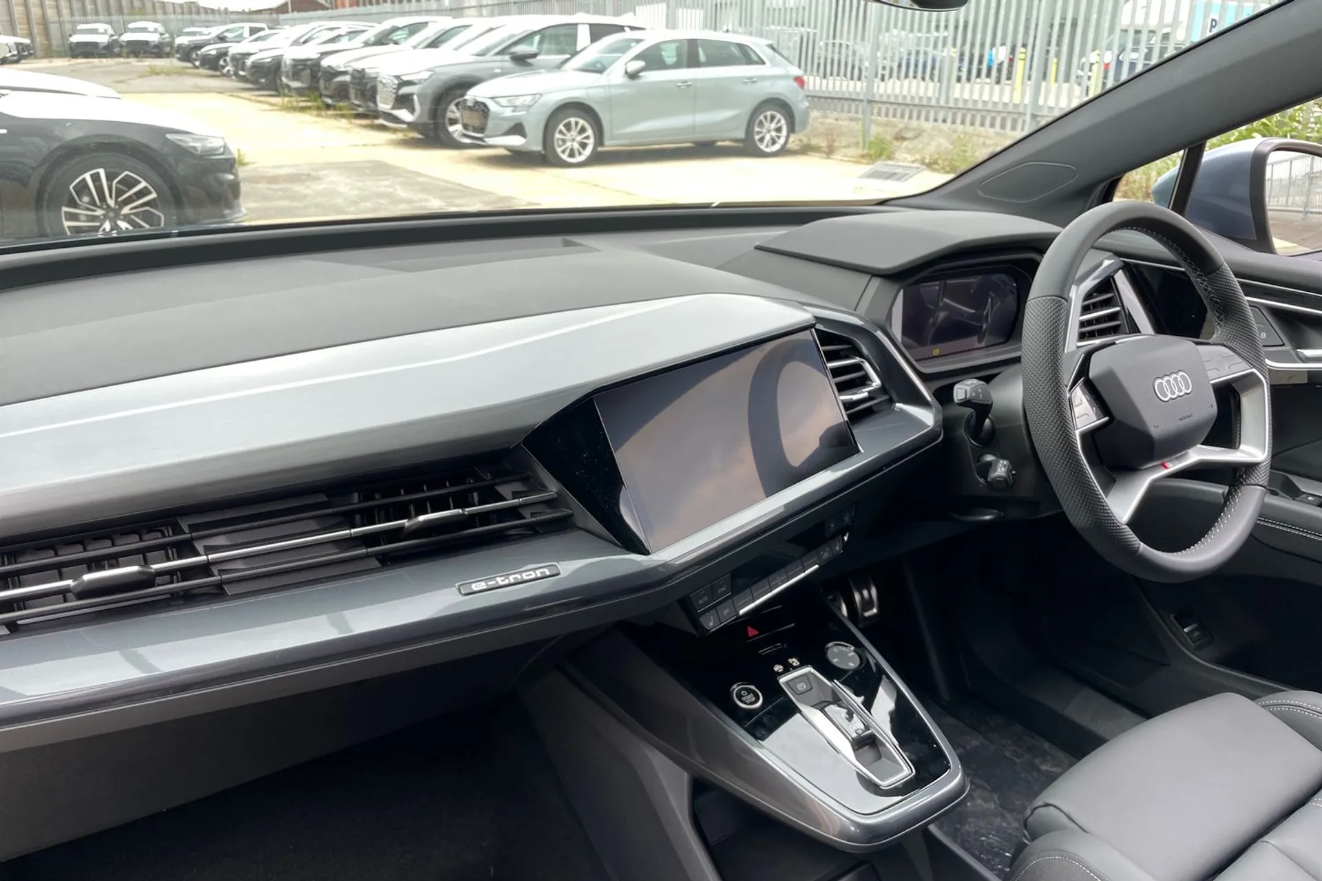 Audi Q4 e-tron thumbnail image number 27