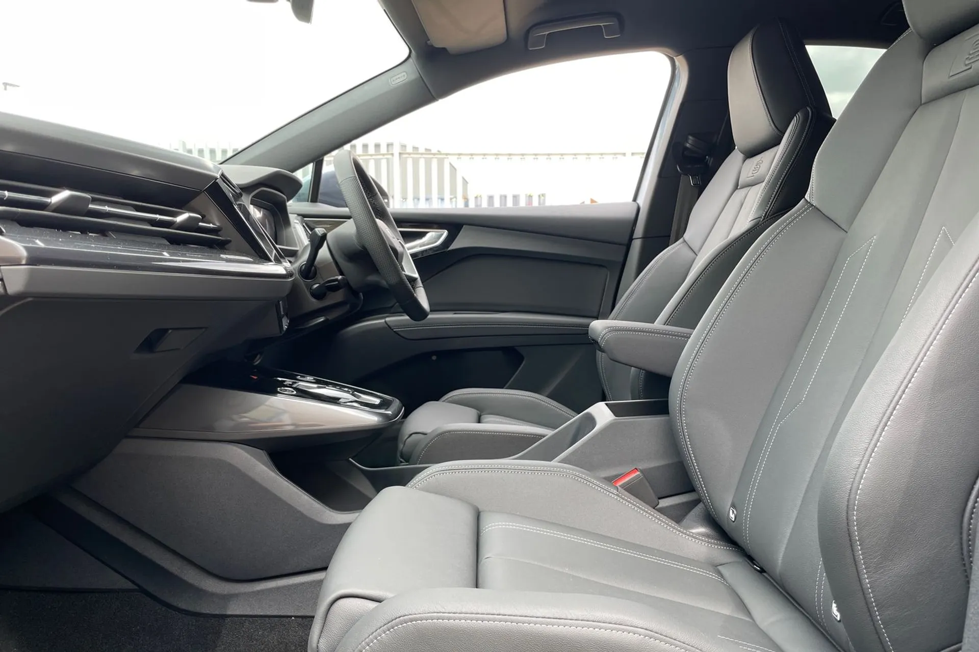 Audi Q4 e-tron thumbnail image number 28