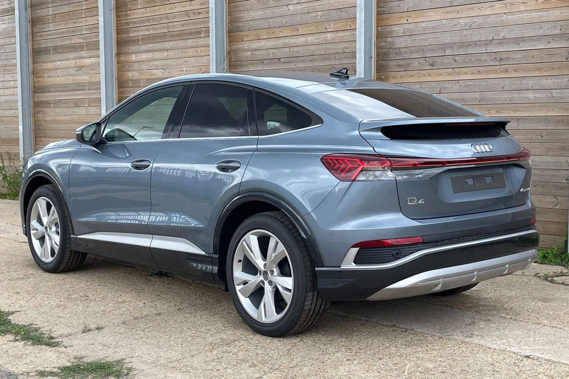 Audi Q4 e-tron thumbnail image number 8
