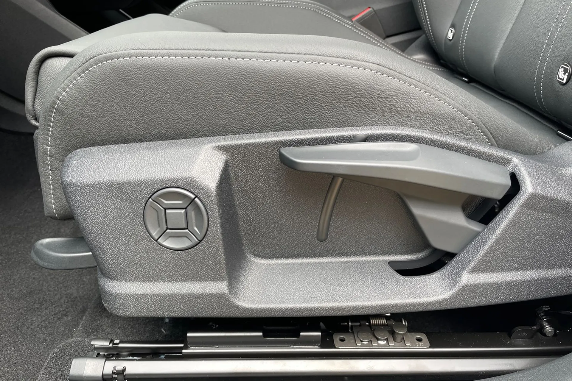 Audi Q4 e-tron thumbnail image number 29