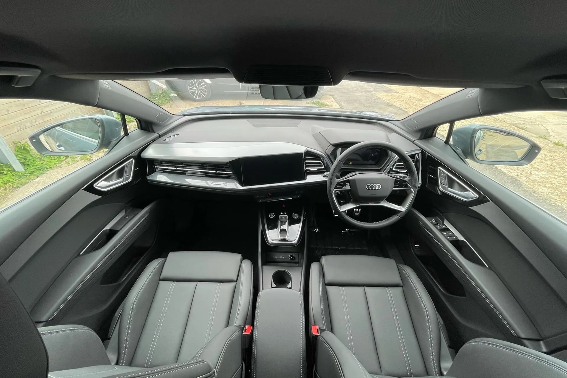 Audi Q4 e-tron thumbnail image number 32