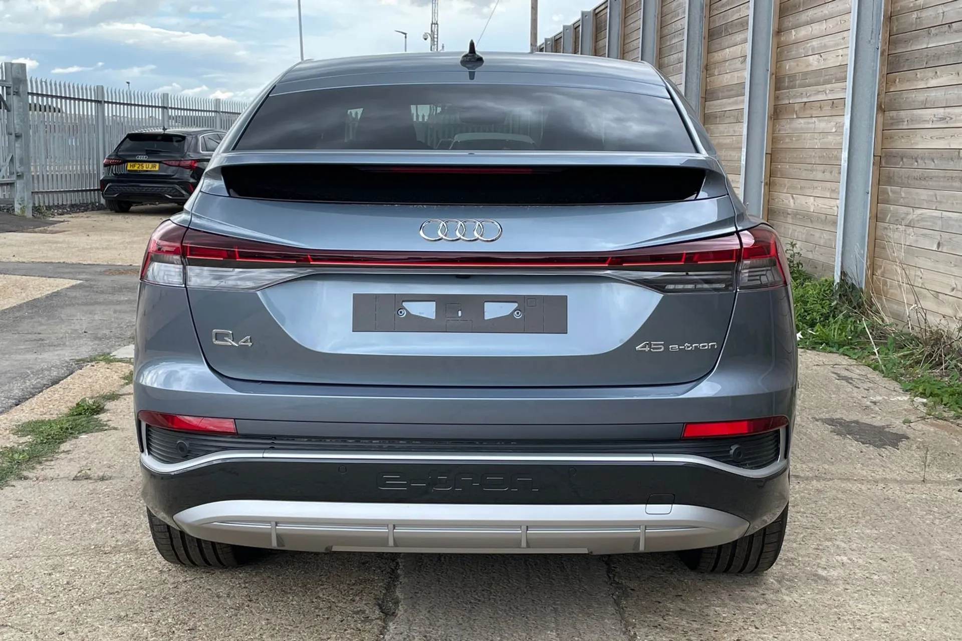 Audi Q4 e-tron thumbnail image number 7