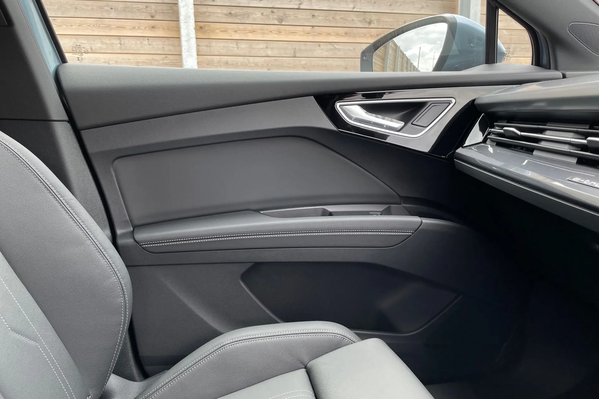Audi Q4 e-tron thumbnail image number 39