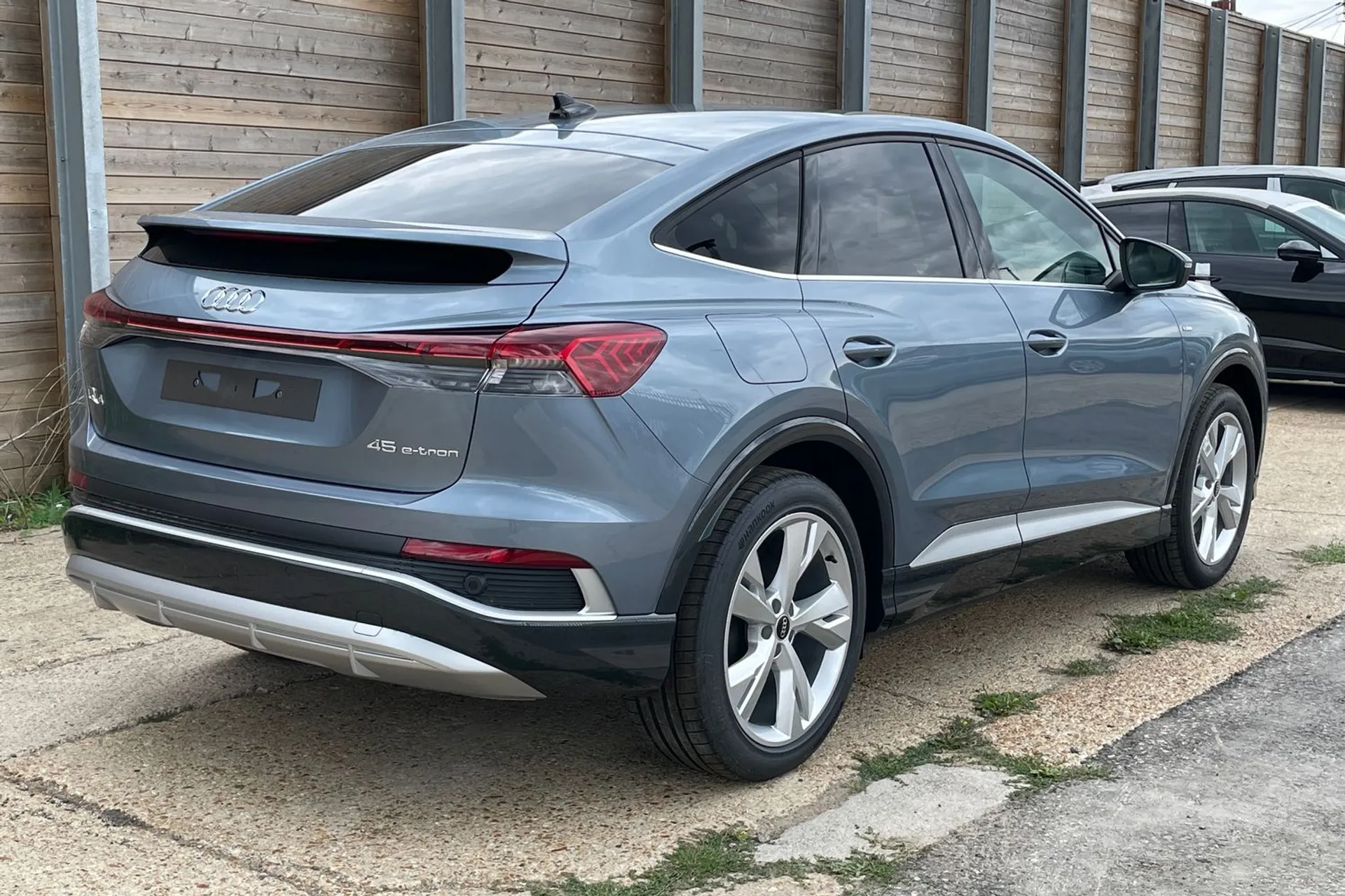 Audi Q4 e-tron thumbnail image number 6