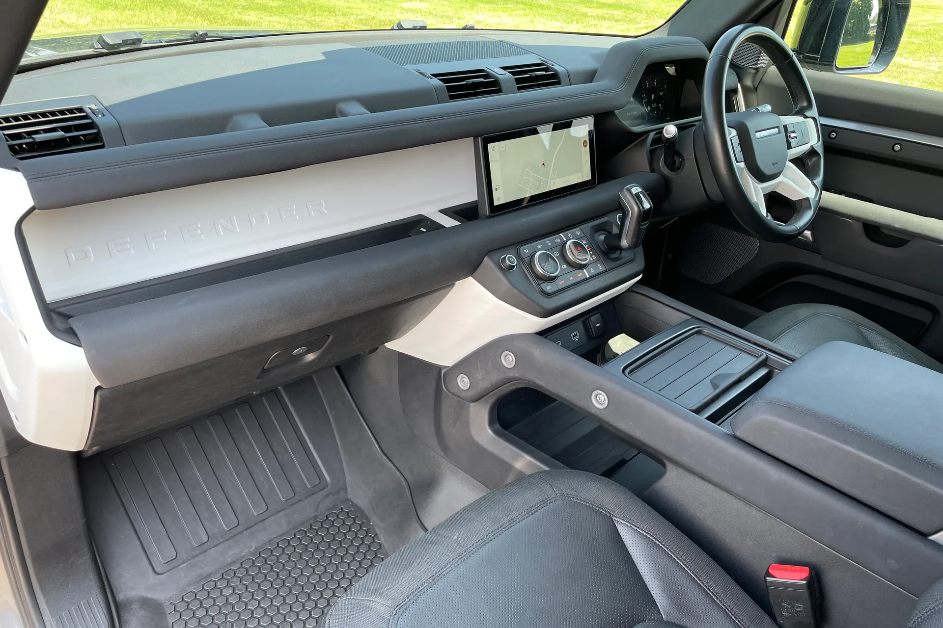 LAND ROVER DEFENDER thumbnail image number 30
