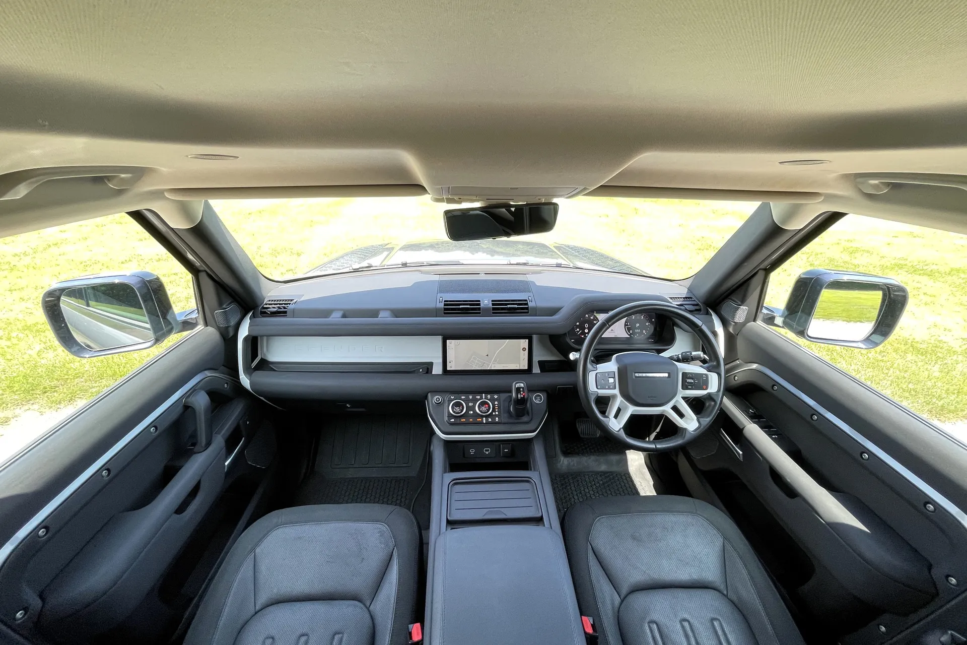 LAND ROVER DEFENDER thumbnail image number 3