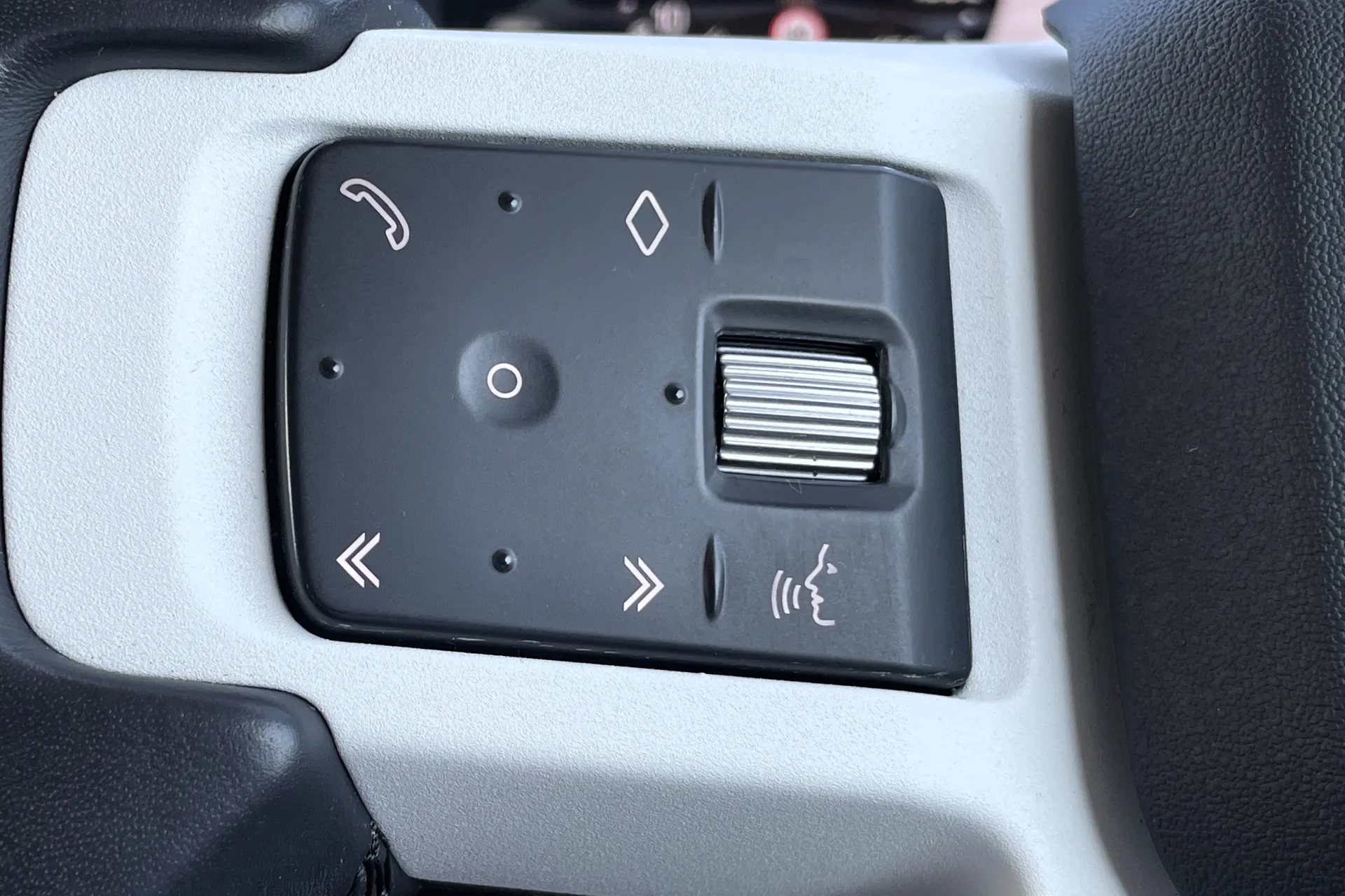 LAND ROVER DEFENDER thumbnail image number 45