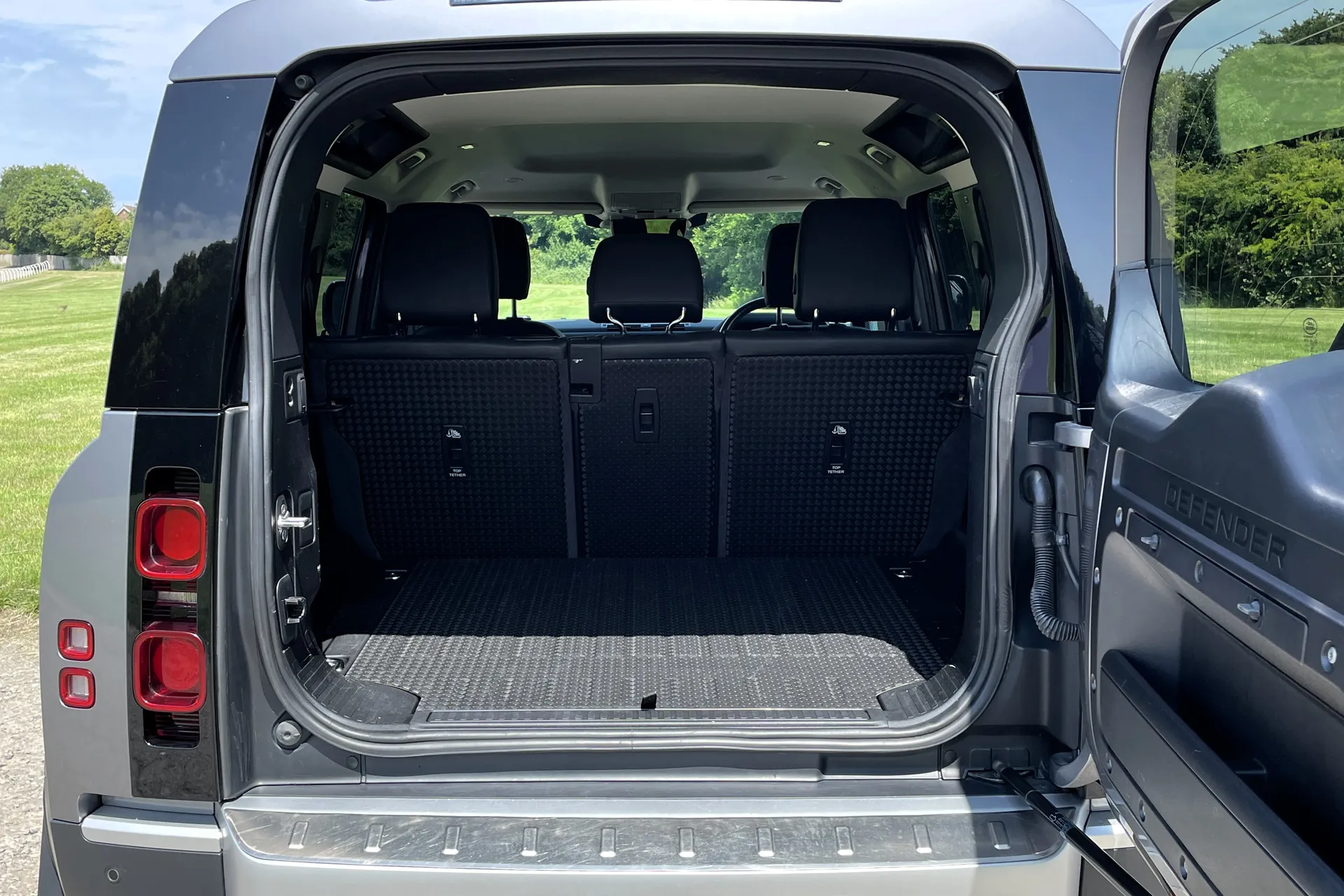 LAND ROVER DEFENDER thumbnail image number 24