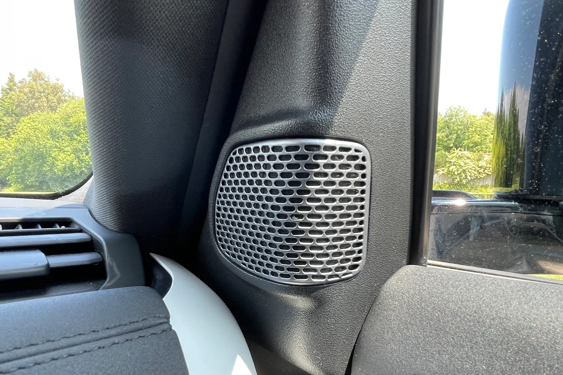 LAND ROVER DEFENDER thumbnail image number 50
