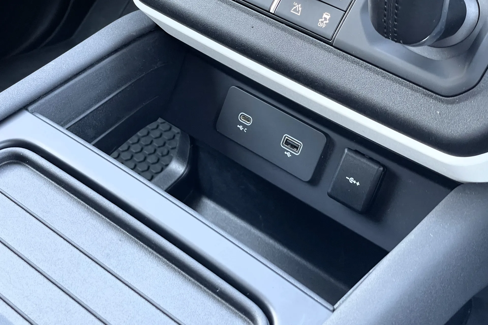 LAND ROVER DEFENDER thumbnail image number 41