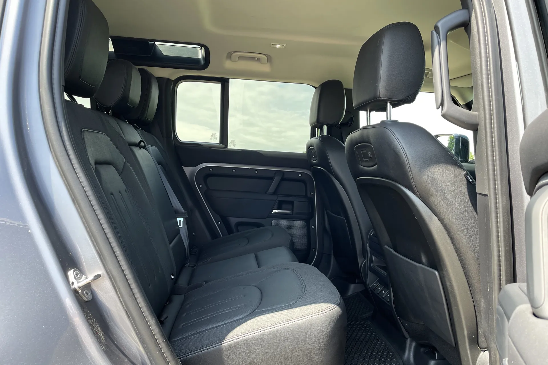 LAND ROVER DEFENDER thumbnail image number 26