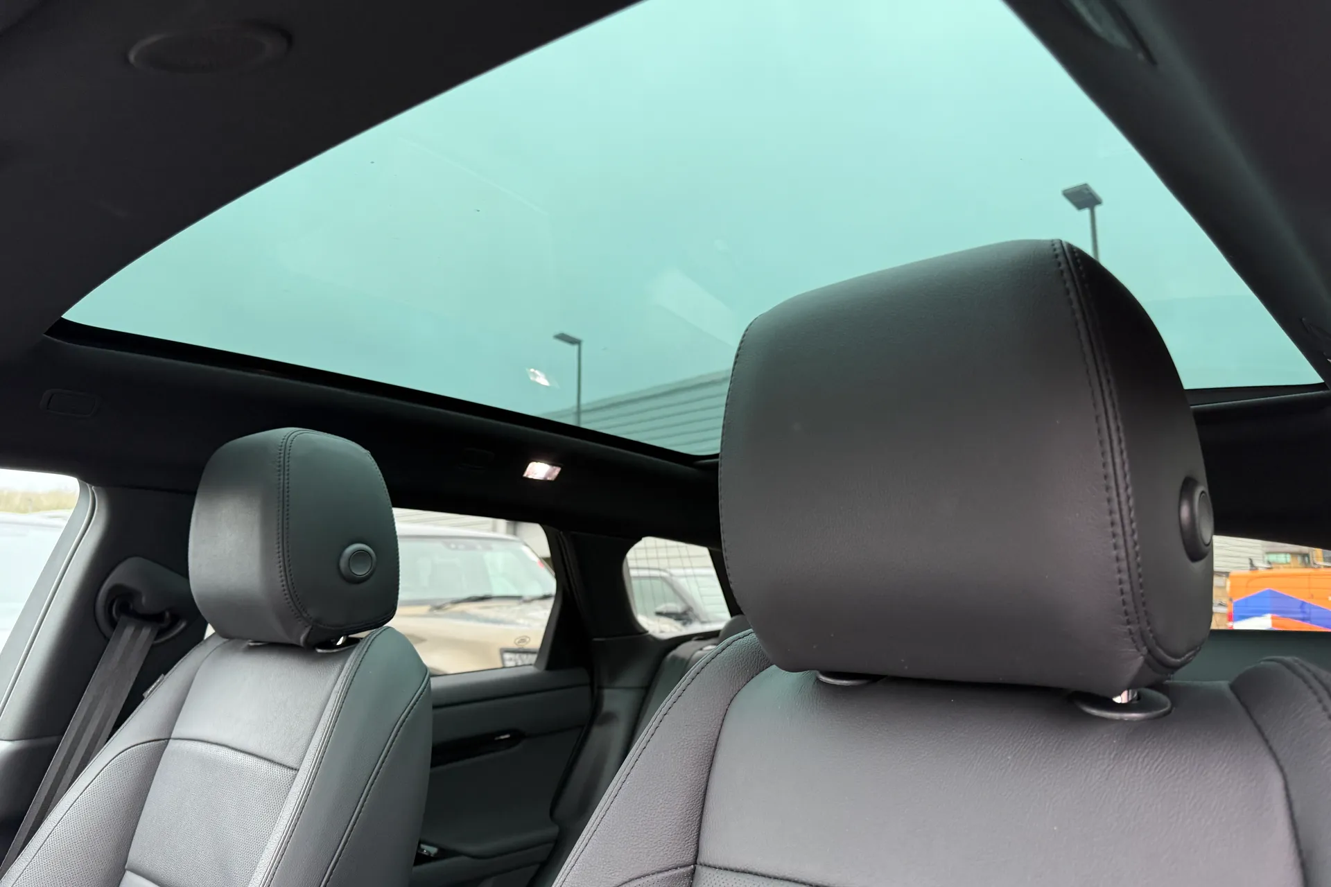 LAND ROVER RANGE ROVER EVOQUE thumbnail image number 4