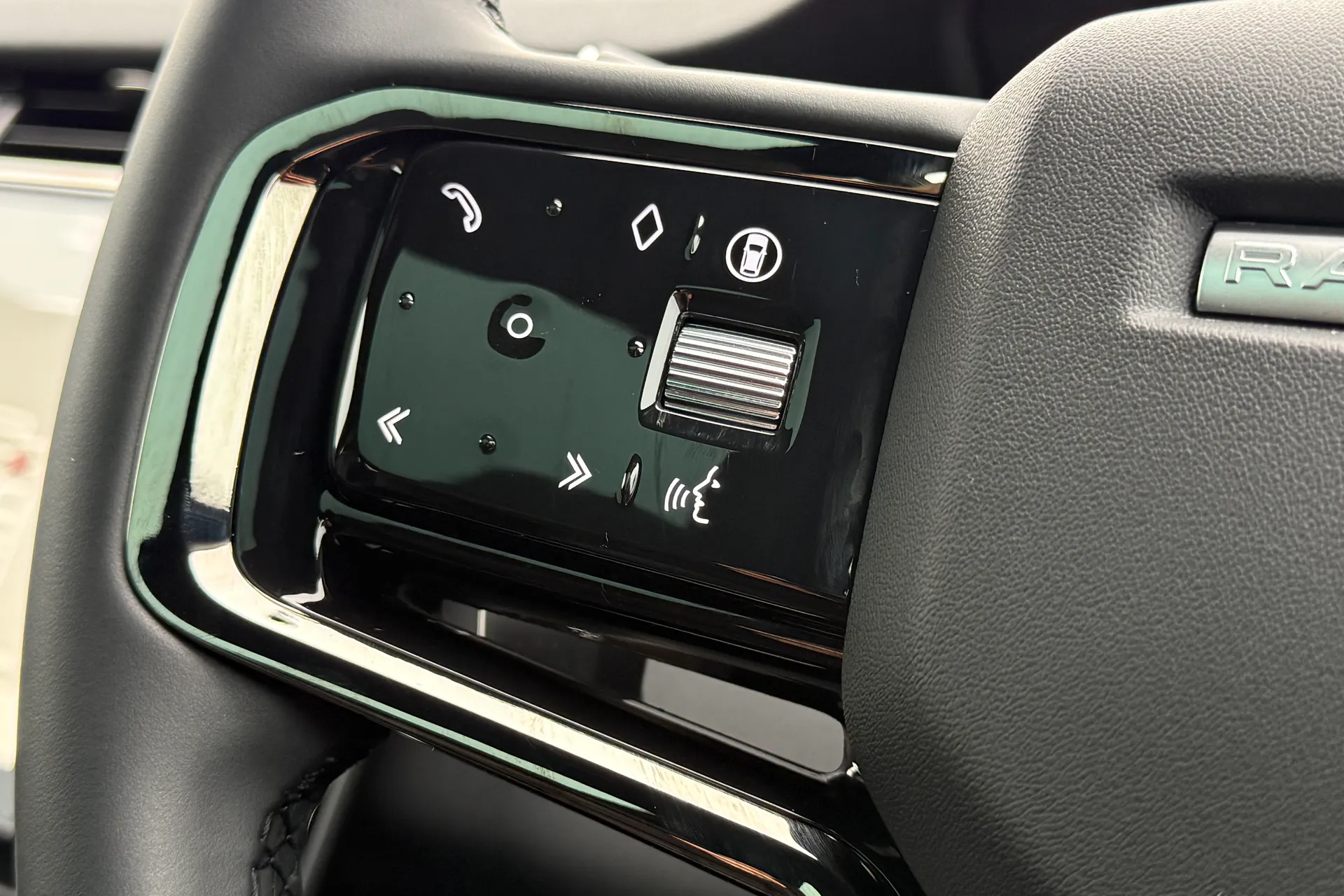 LAND ROVER RANGE ROVER EVOQUE thumbnail image number 32