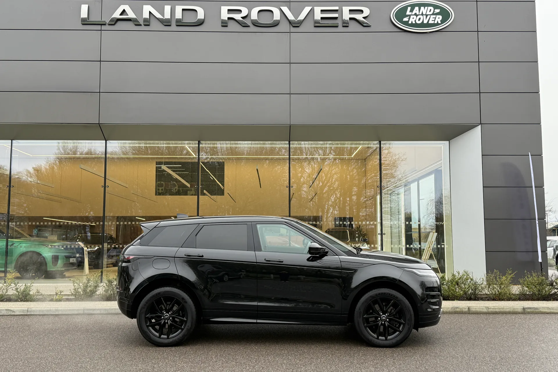 LAND ROVER RANGE ROVER EVOQUE thumbnail image number 2