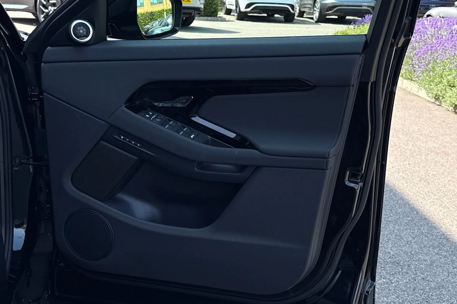 LAND ROVER RANGE ROVER EVOQUE thumbnail image number 50