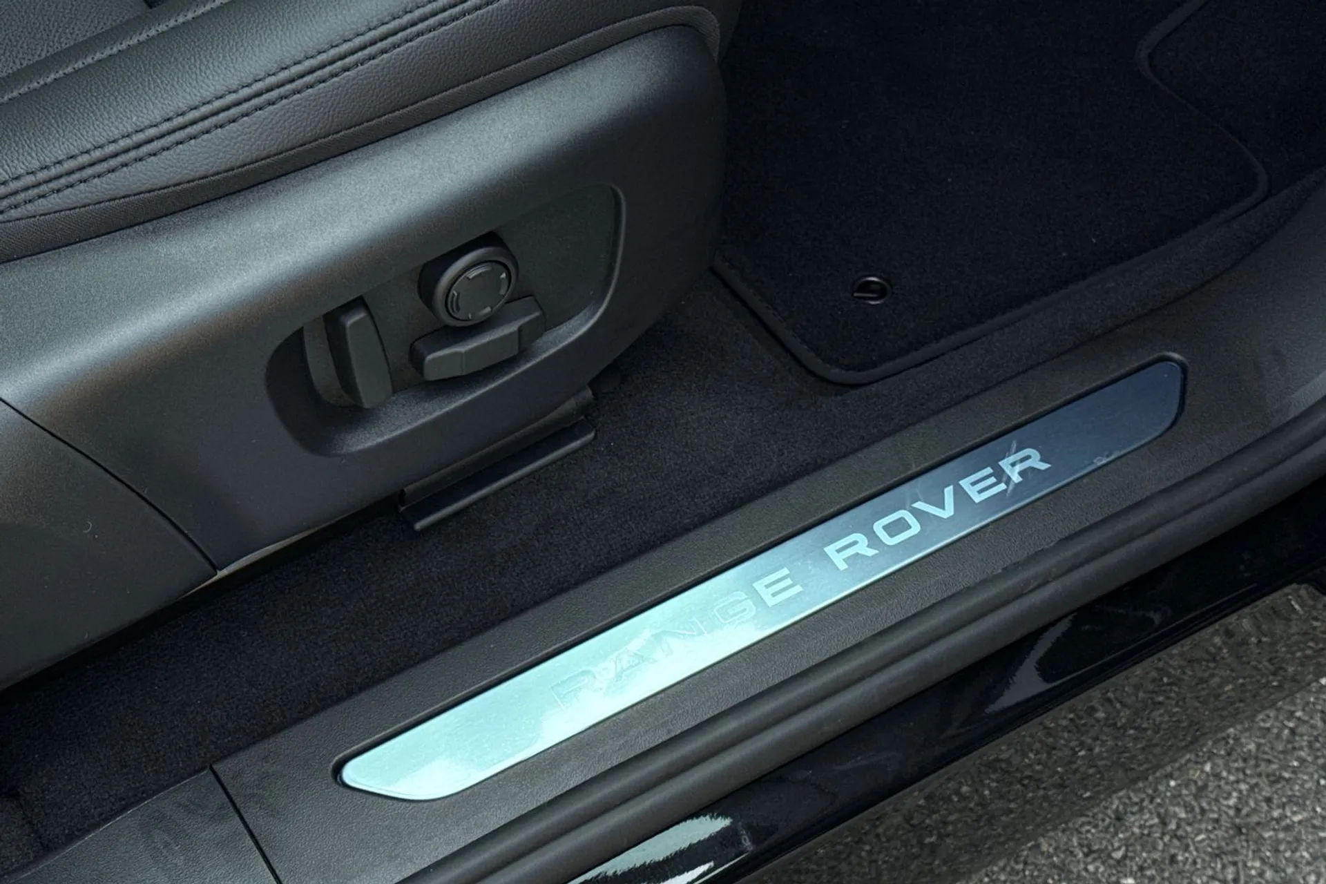 LAND ROVER RANGE ROVER EVOQUE thumbnail image number 39