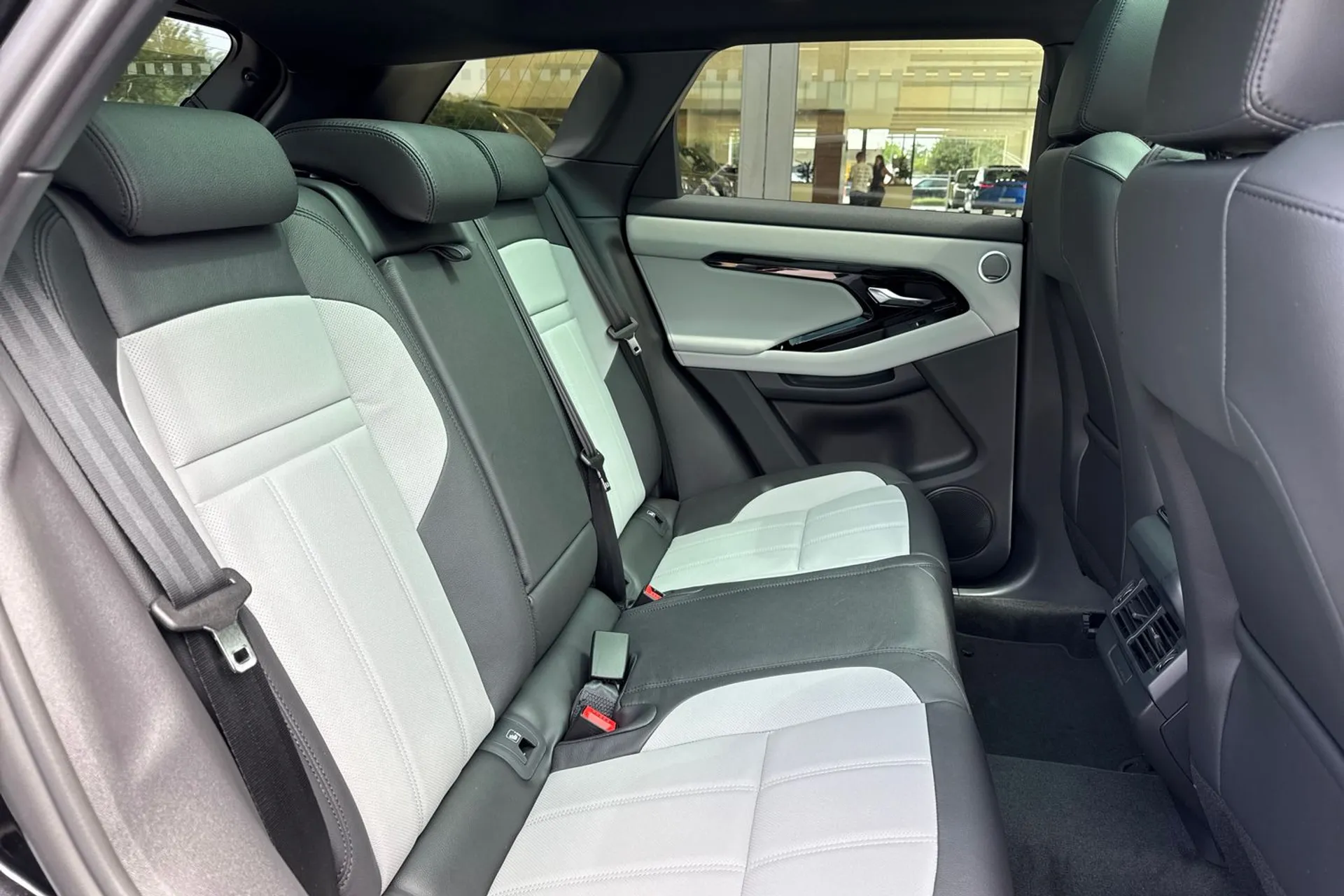LAND ROVER RANGE ROVER EVOQUE thumbnail image number 38