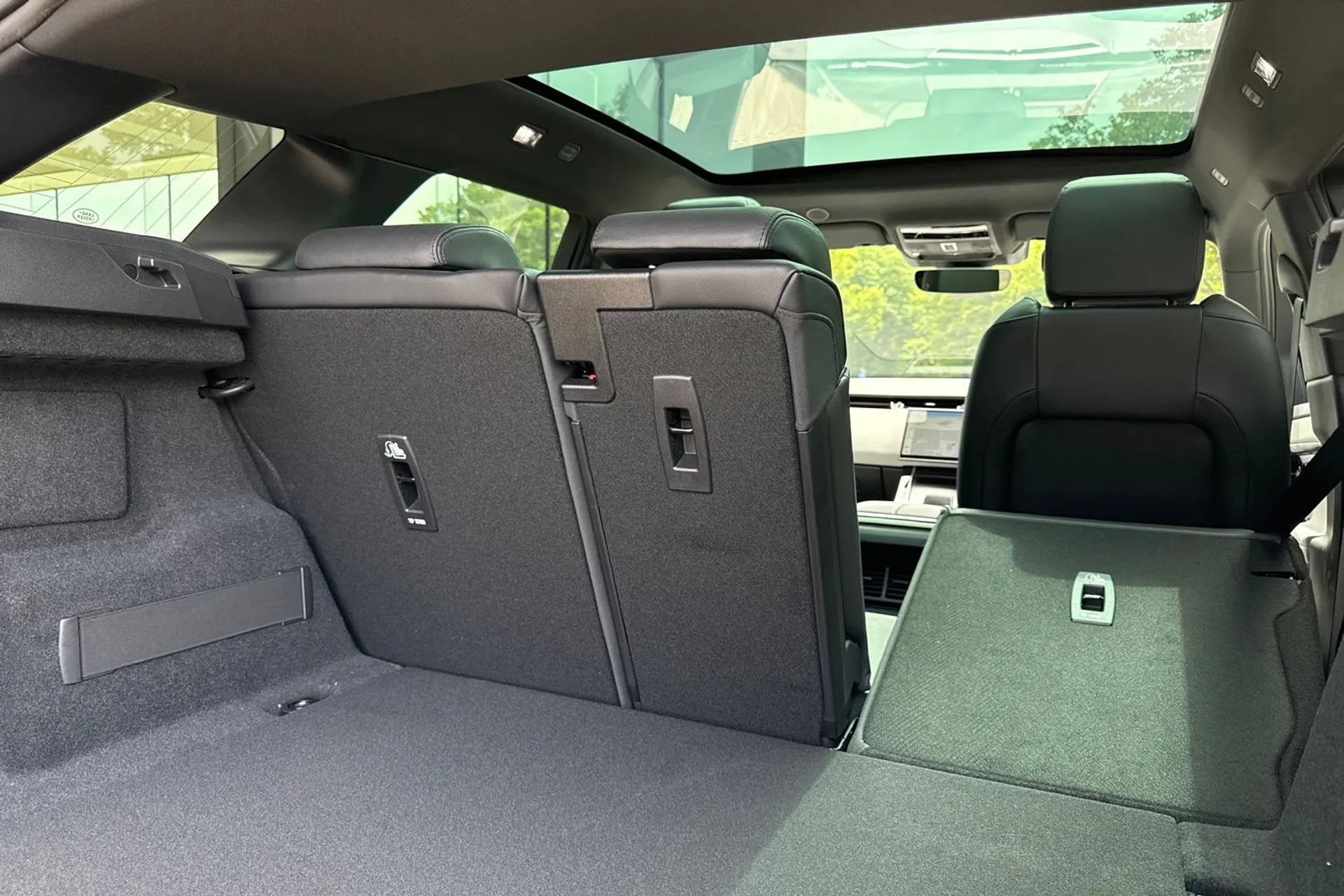 LAND ROVER RANGE ROVER EVOQUE thumbnail image number 37