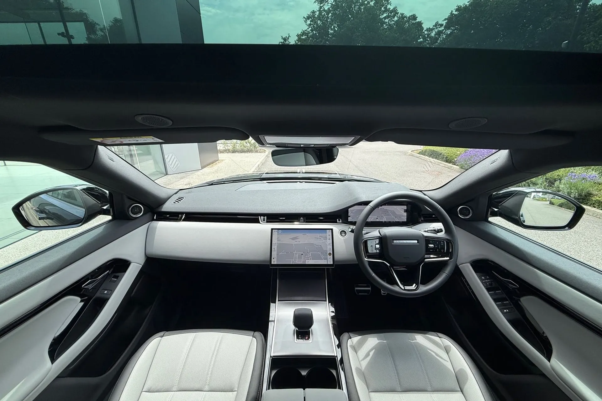 LAND ROVER RANGE ROVER EVOQUE thumbnail image number 3