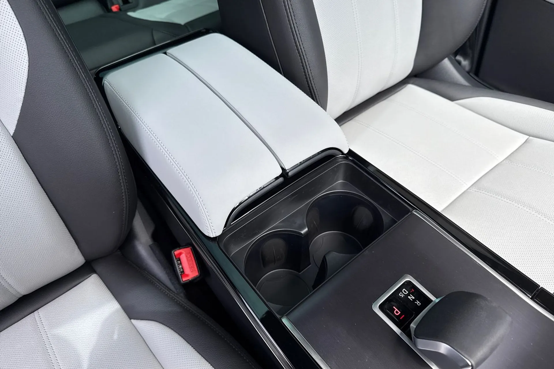 LAND ROVER RANGE ROVER EVOQUE thumbnail image number 28