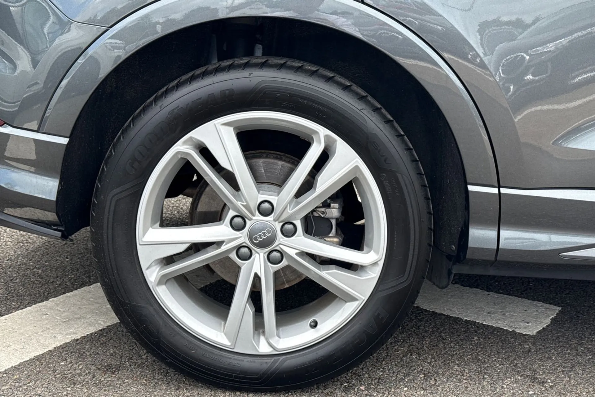 Audi Q3 thumbnail image number 12