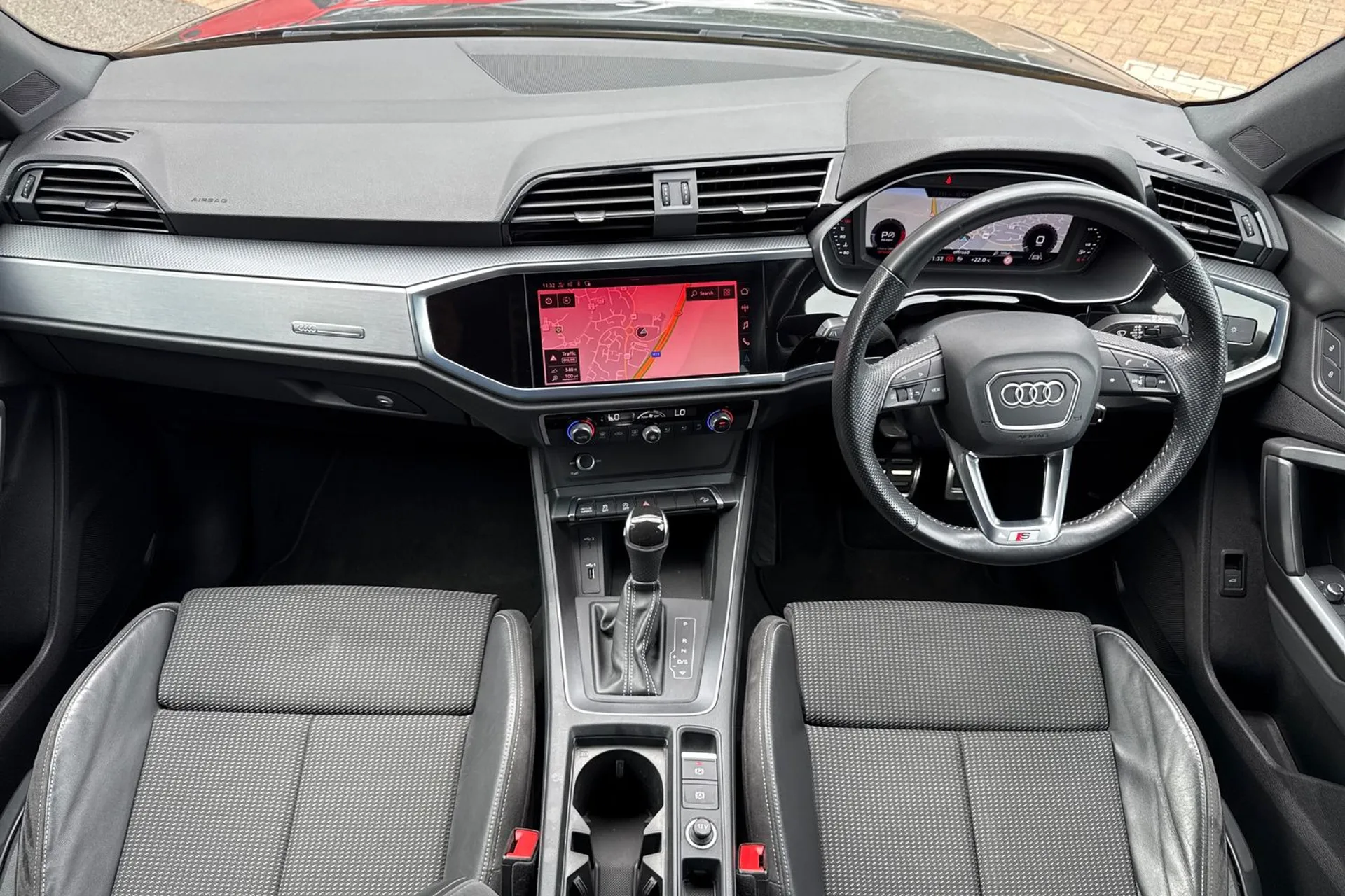 Audi Q3 thumbnail image number 31