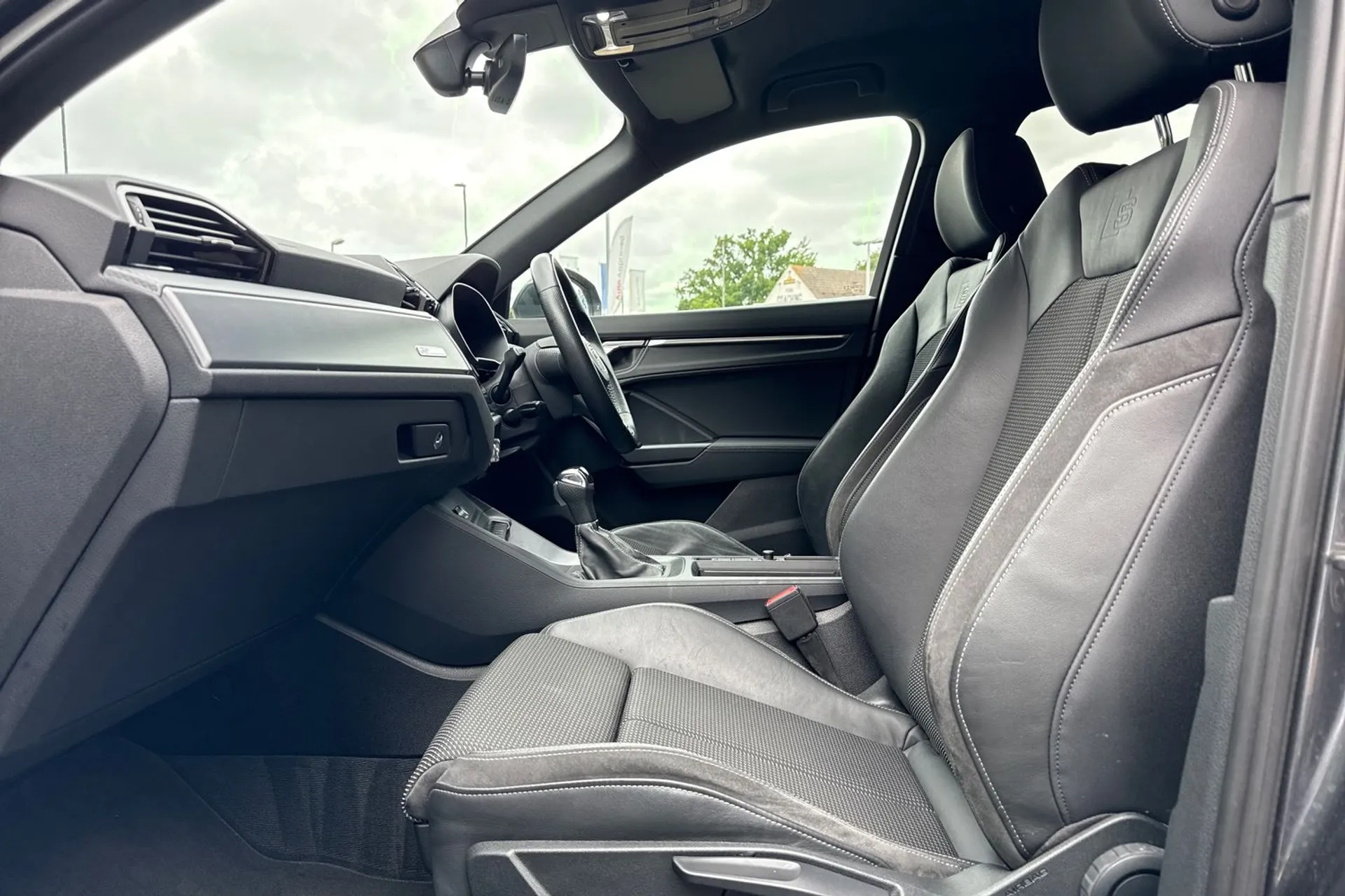 Audi Q3 thumbnail image number 27