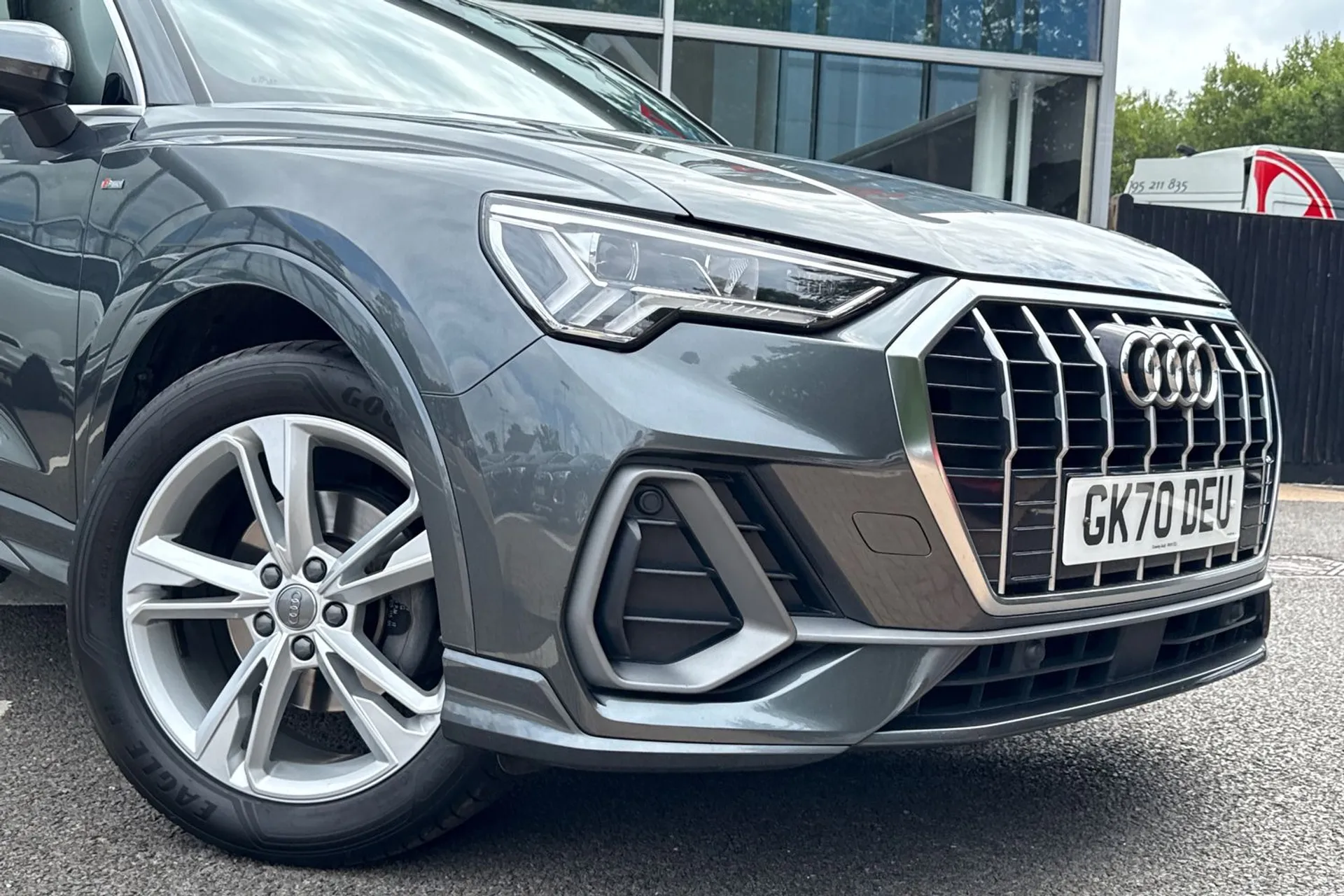 Audi Q3 thumbnail image number 5