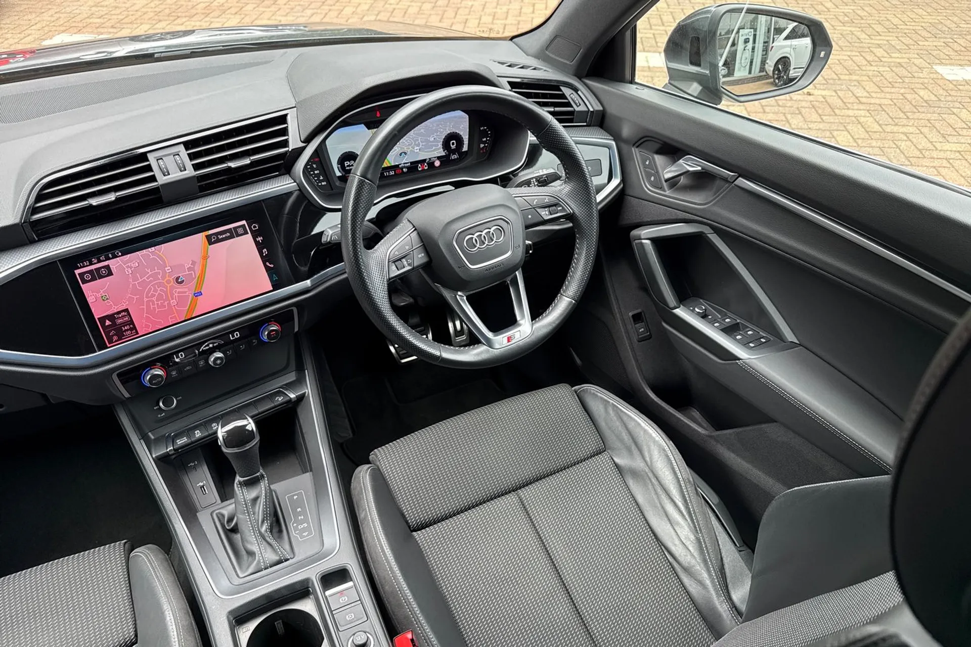 Audi Q3 thumbnail image number 33