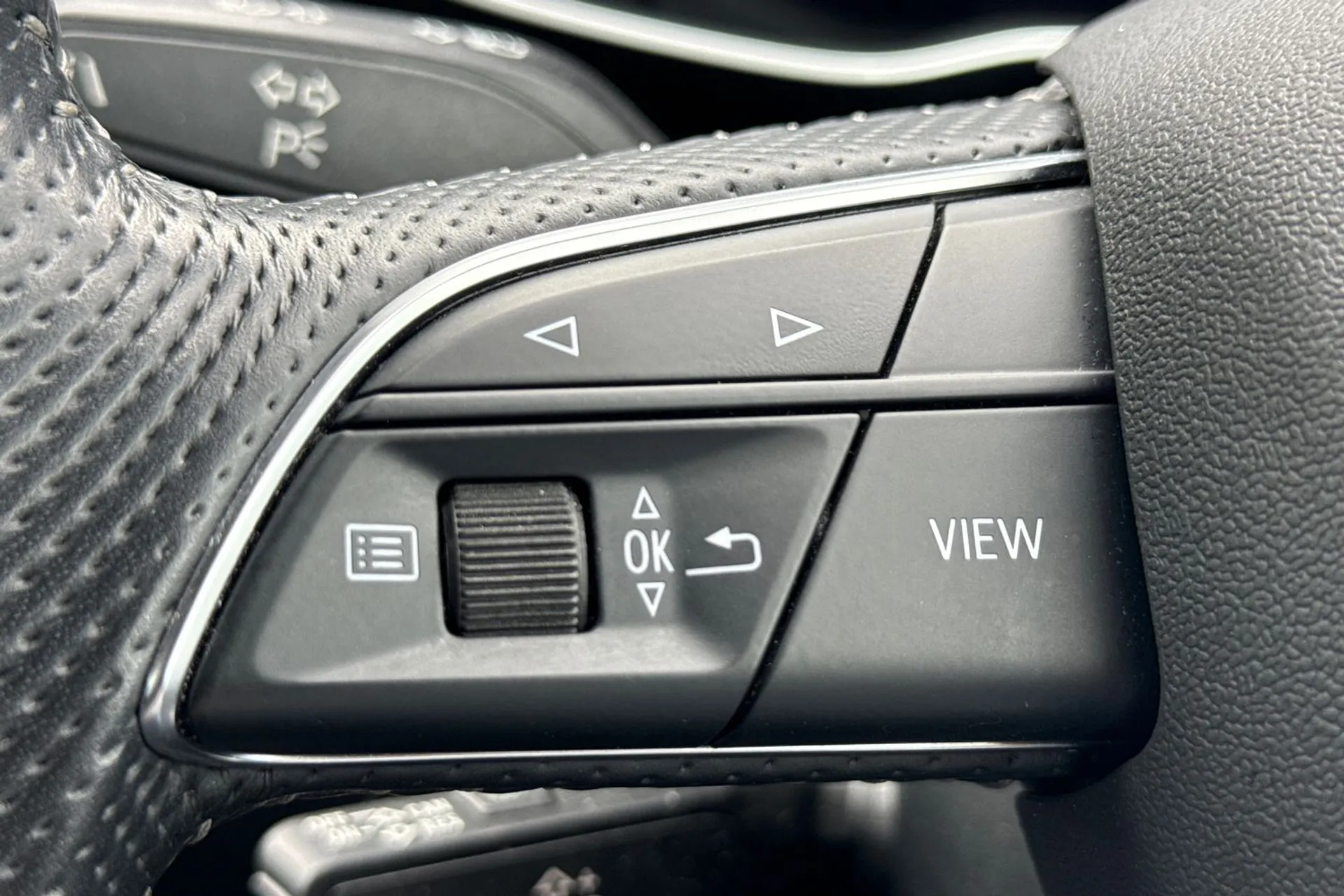Audi Q3 thumbnail image number 36