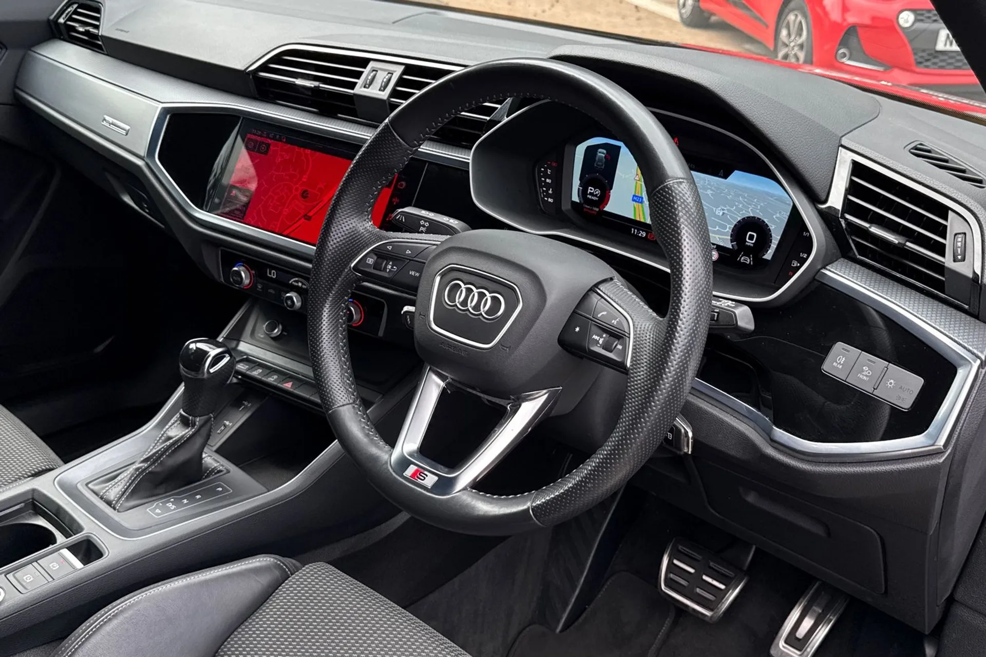 Audi Q3 thumbnail image number 25