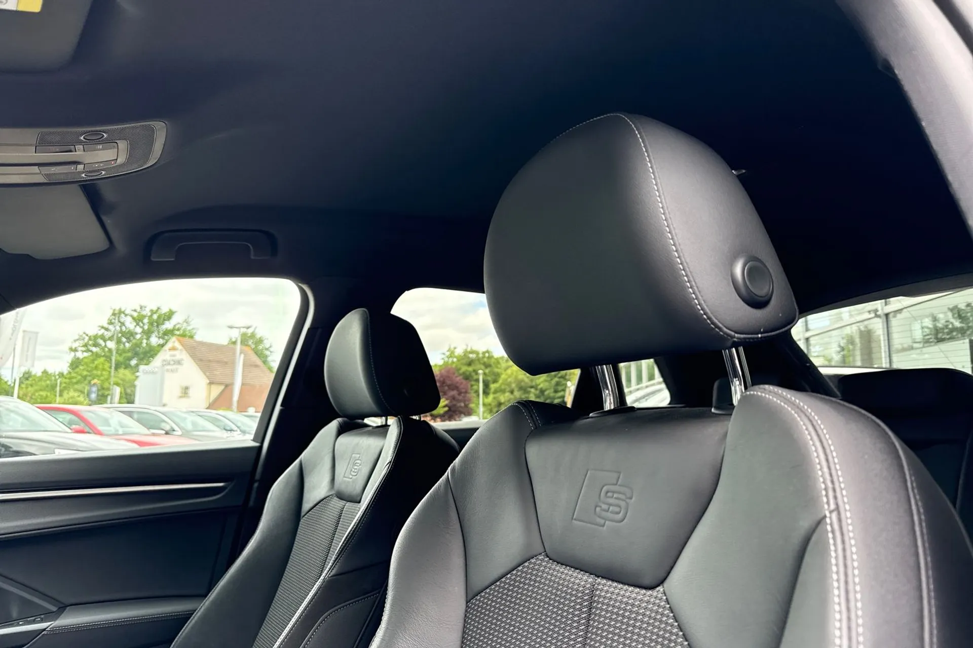 Audi Q3 thumbnail image number 28