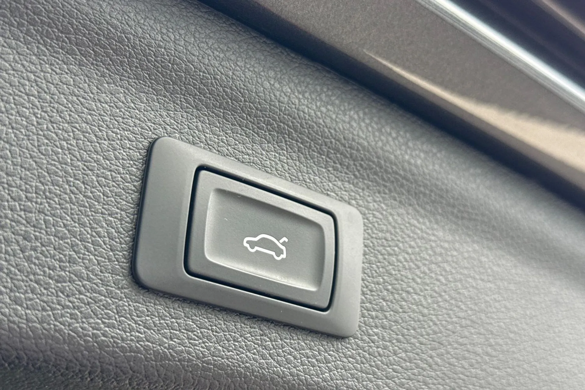 Audi Q3 thumbnail image number 19