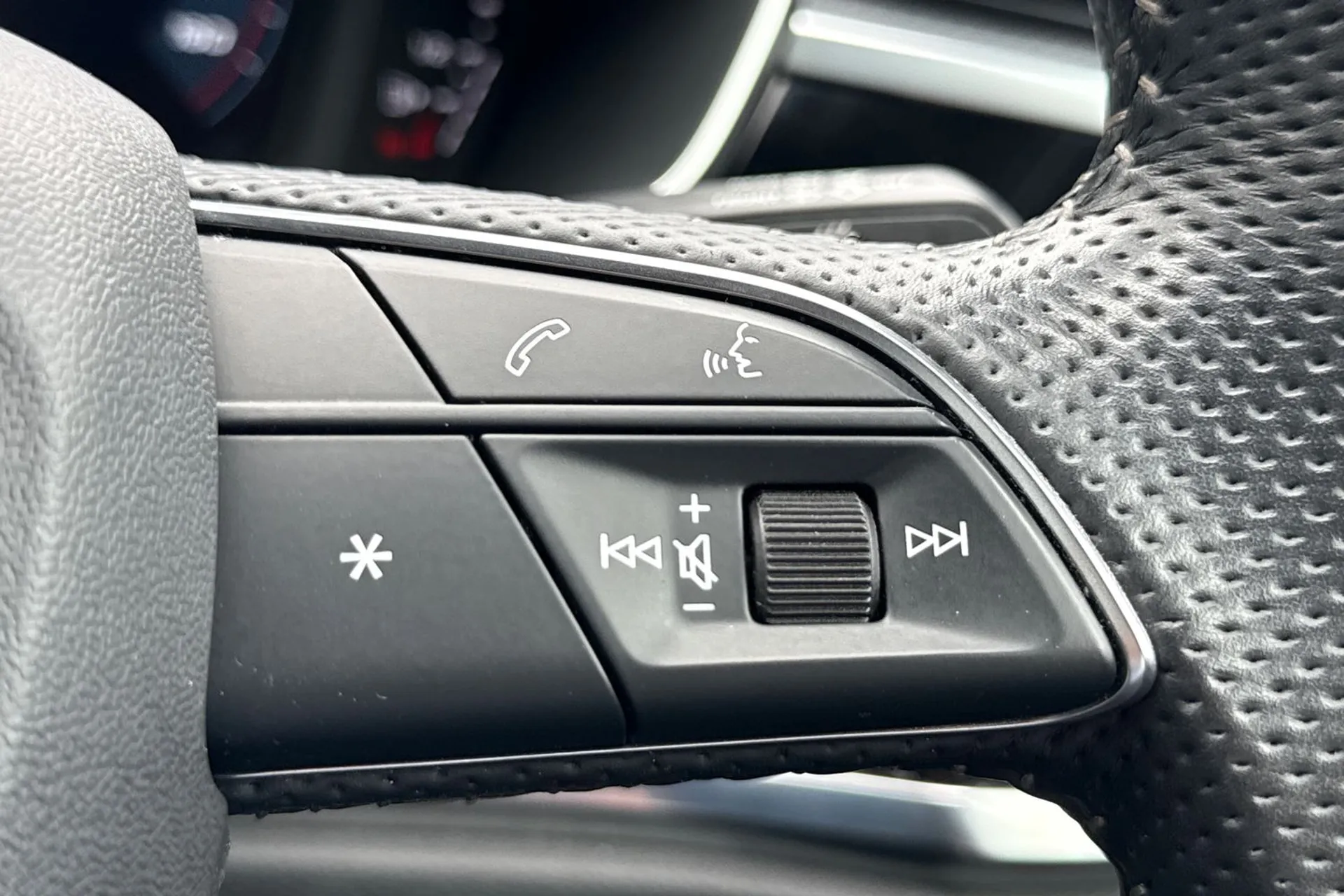 Audi Q3 thumbnail image number 37