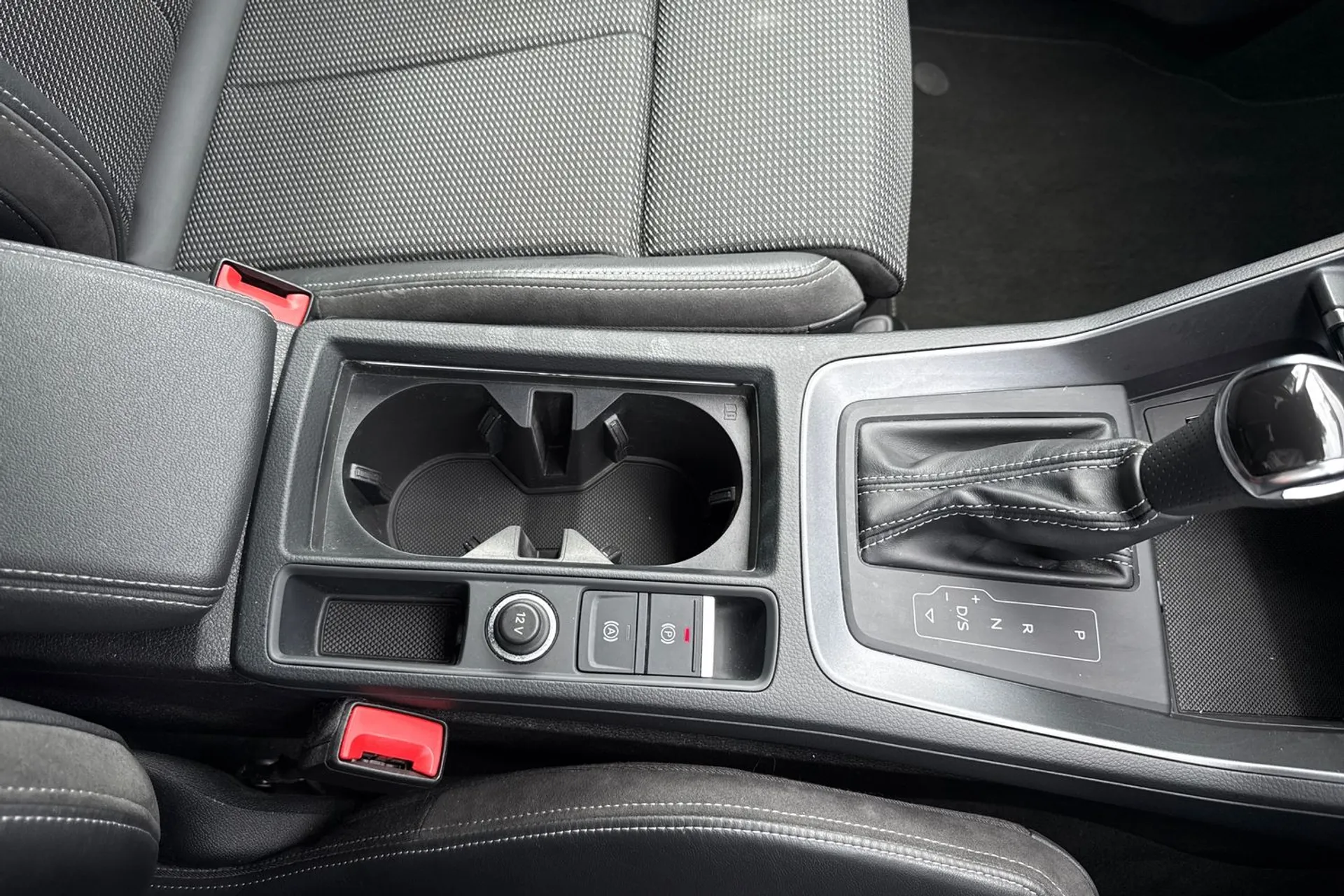 Audi Q3 thumbnail image number 43