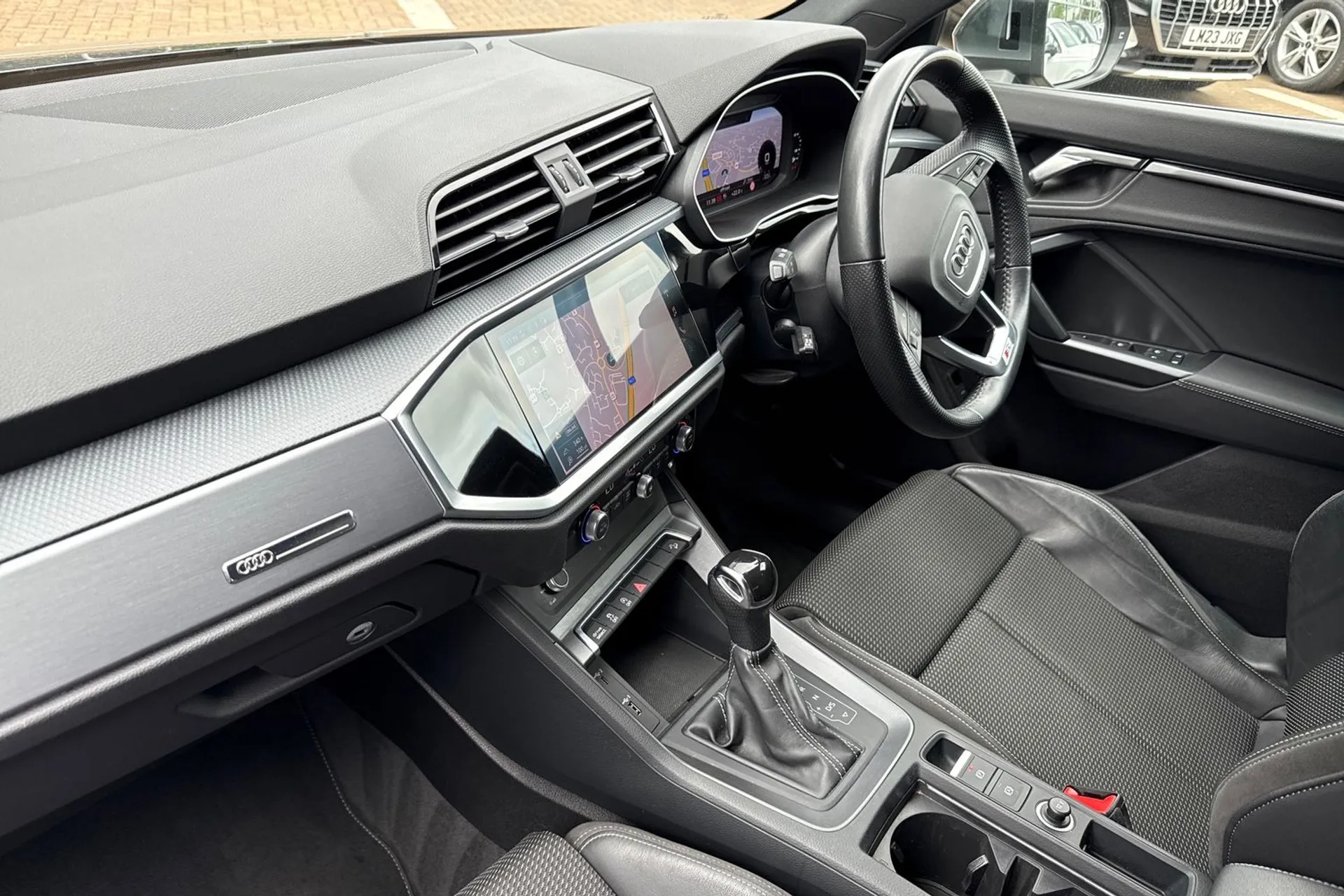 Audi Q3 thumbnail image number 26