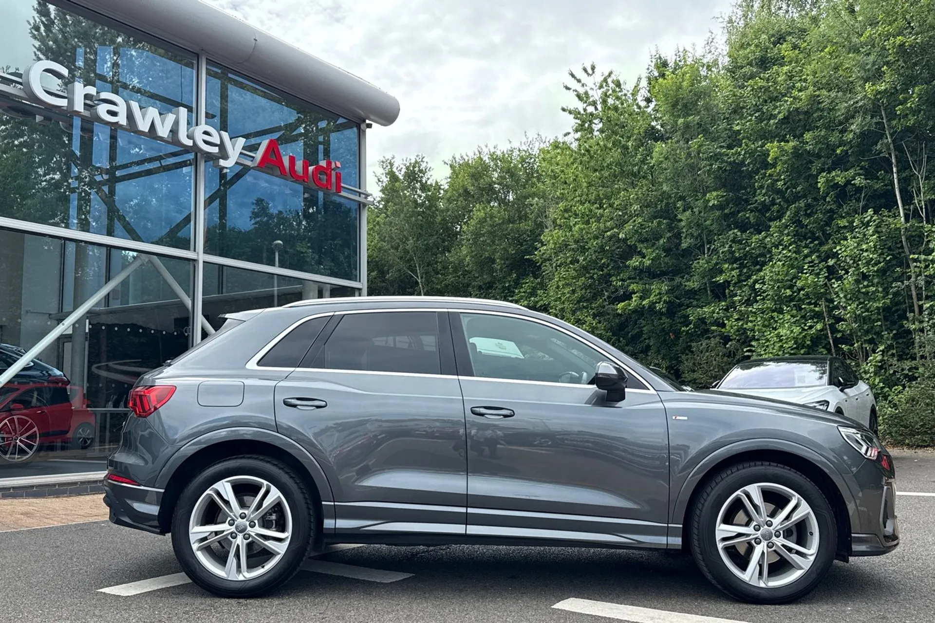 Audi Q3 thumbnail image number 2
